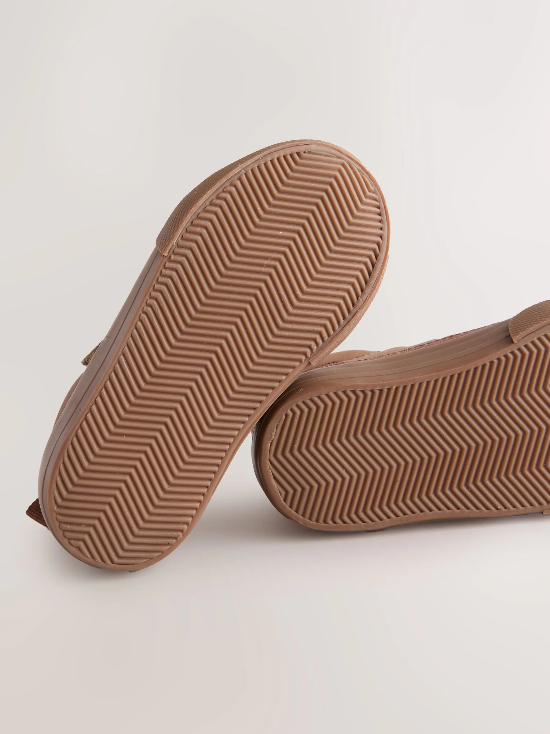 Lichtbruin - Schoenen met klittenbandsluiting, elastische veters en zigzagdetail