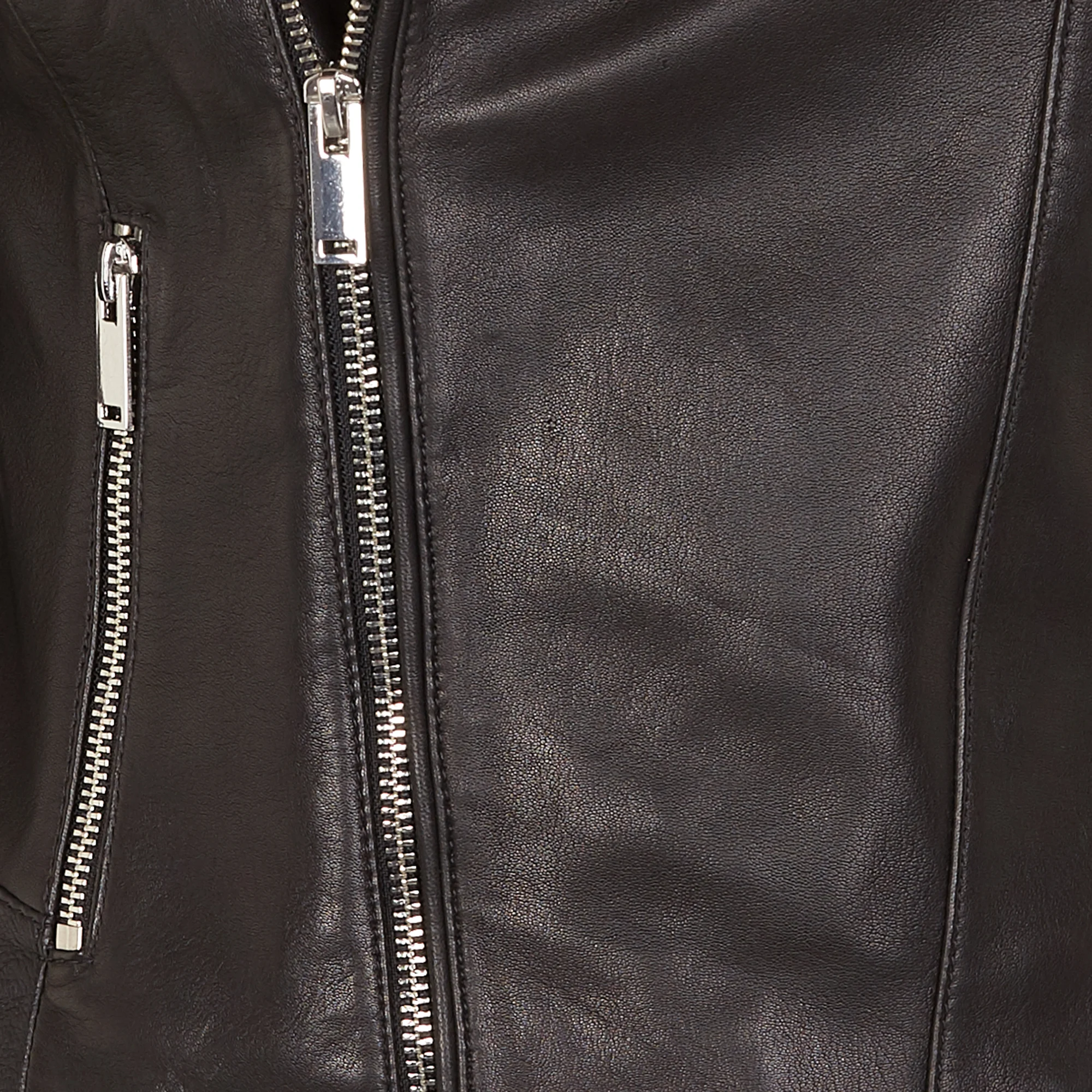 Blouson court cintré en cuir d'ovin | Noir