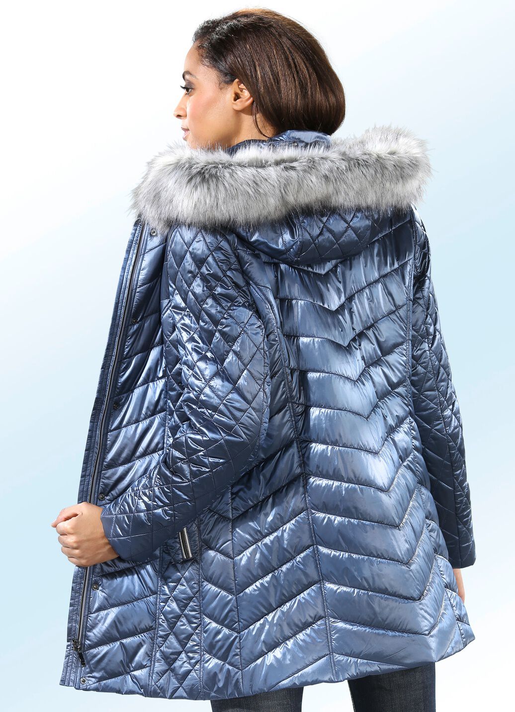 Jacke mit abnehmbarer Kapuze