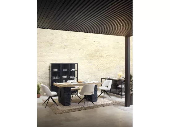 Vitrine avec portes et côtés en verre et structure en métal noir