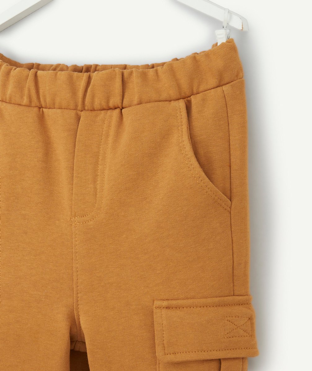 PANTALON RELAX BÉBÉ GARÇON EN COTON BIO MARRON ET POCHES CARGO