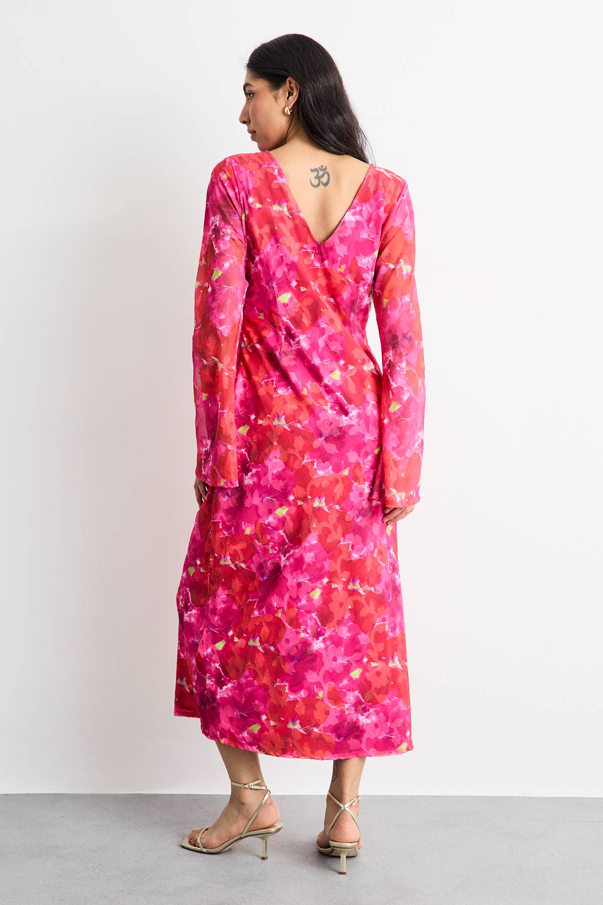 Warehouse Robe Midi Biais à Encolure Bateau en Mousseline Dévorée Florale