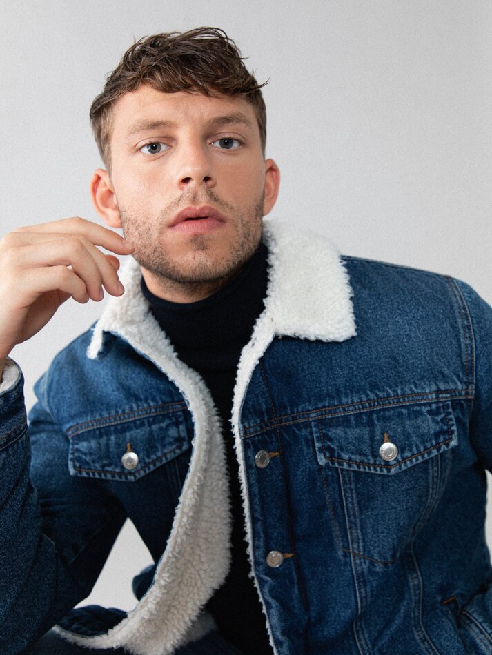 Jaqueta jeans com forro de sherpa - Índigo