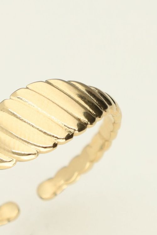 Ring met geribbeld effect