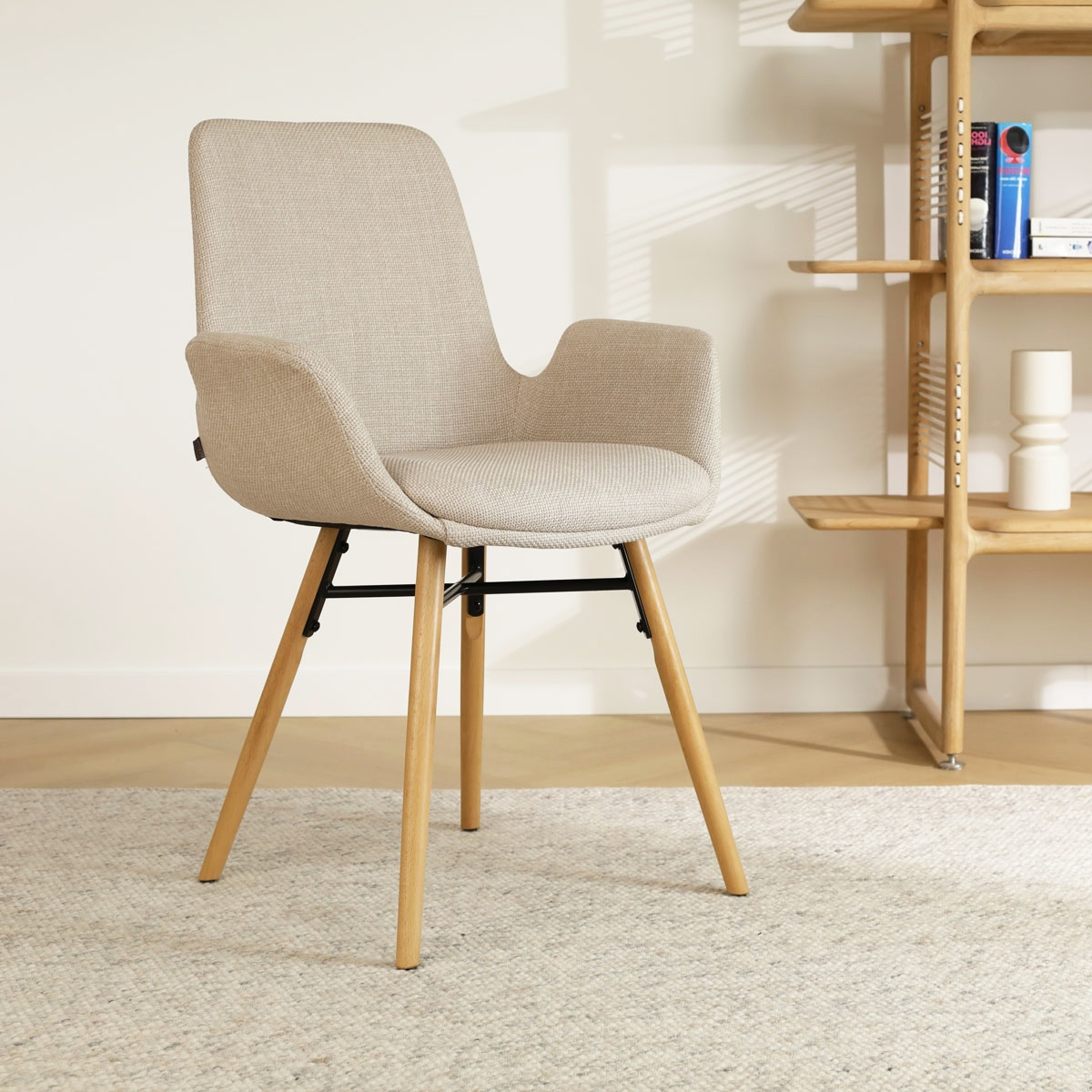 Eetkamerstoel Nena-Eef beige - naturel onderstel