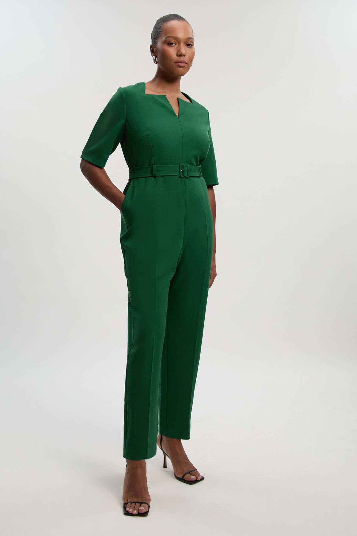 KarenMillen Combinaison Tailleur Grande Taille en Crêpe Structuré Forever à Col Cranté avec Ceinture