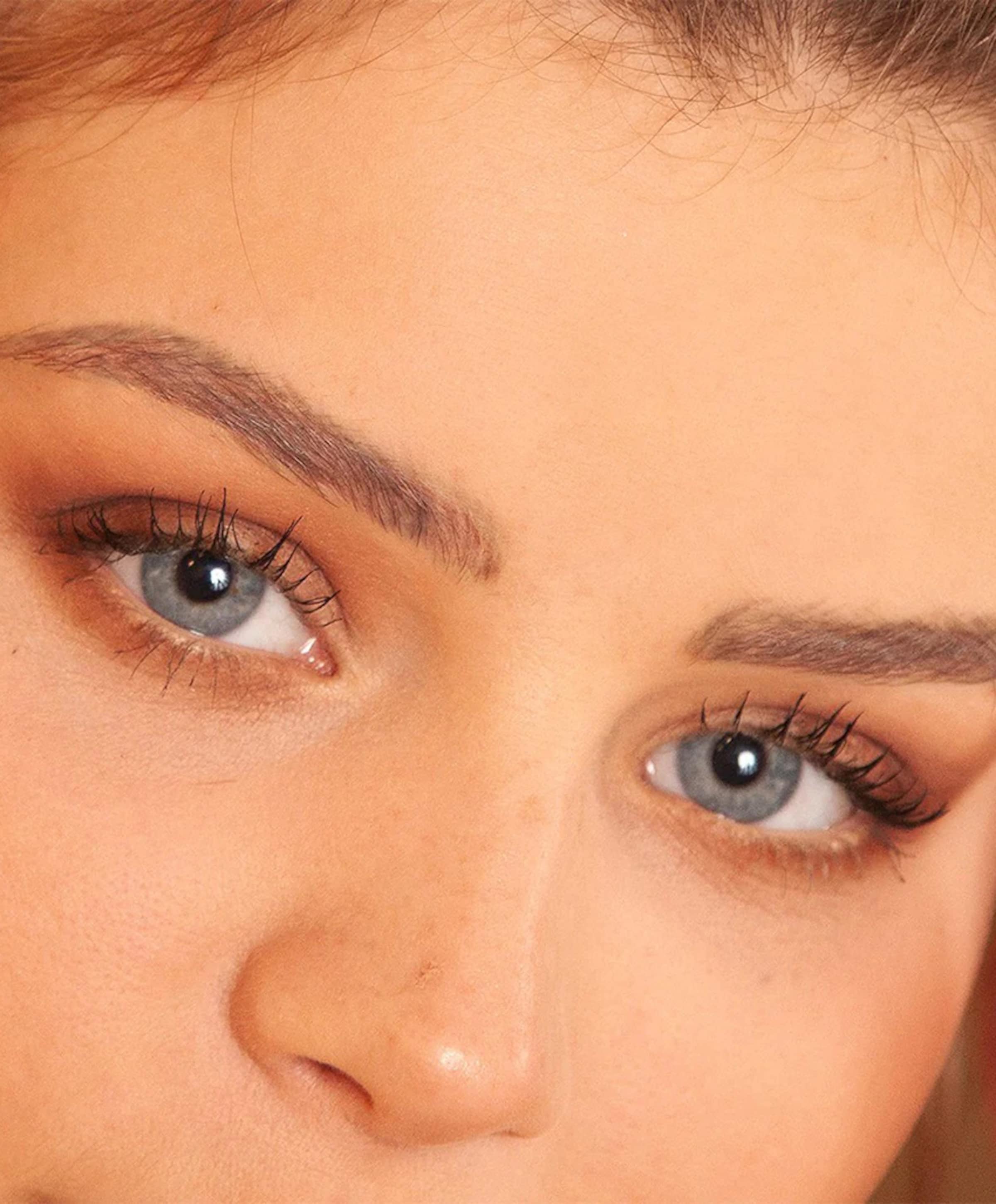 Olcay Gulsen Beauty Wenkbrauw make-up bruin