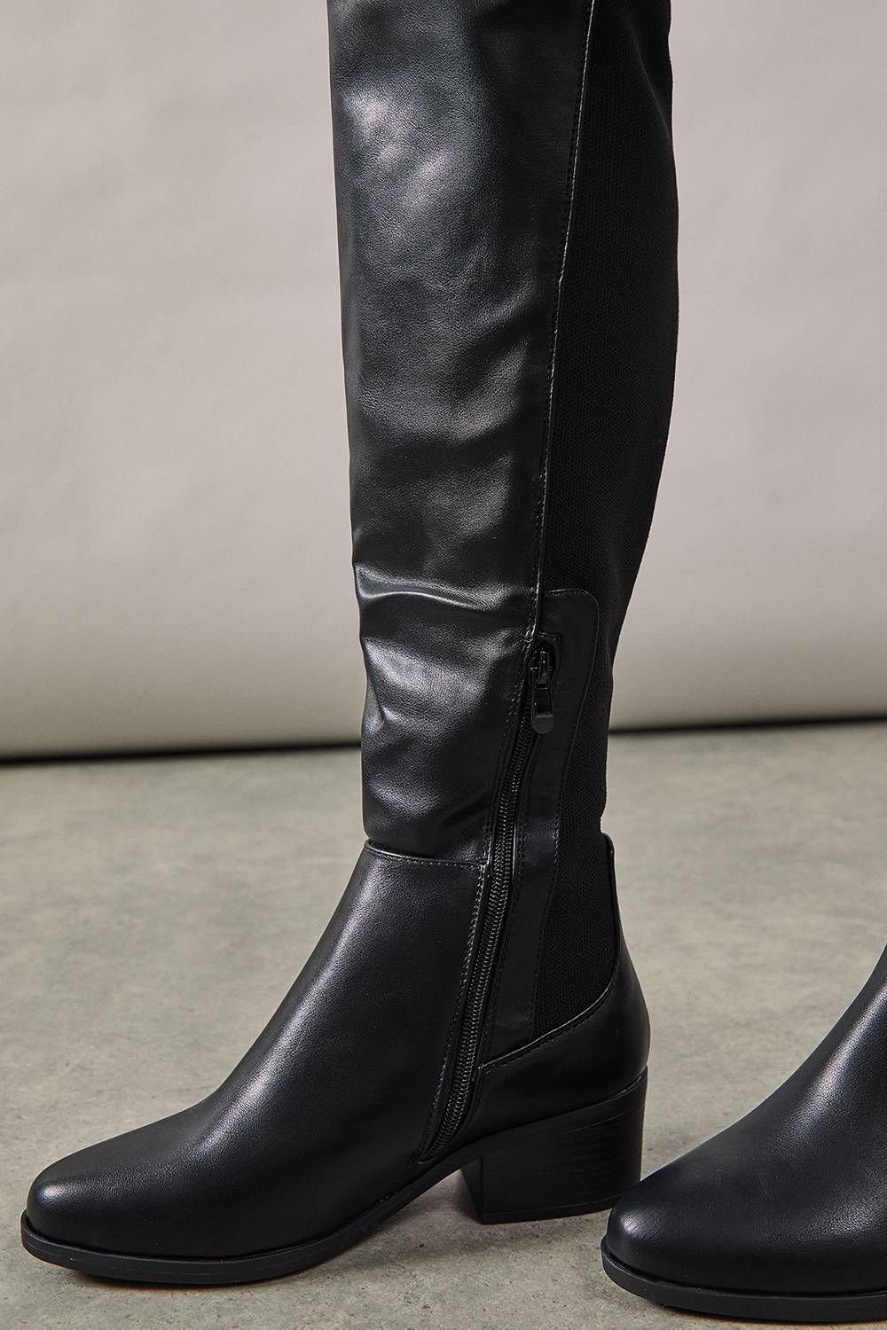 Wallis Bottes Hautes Hannah Coupe Large à Bout Amande et Talon Bas avec Élastique Arrière