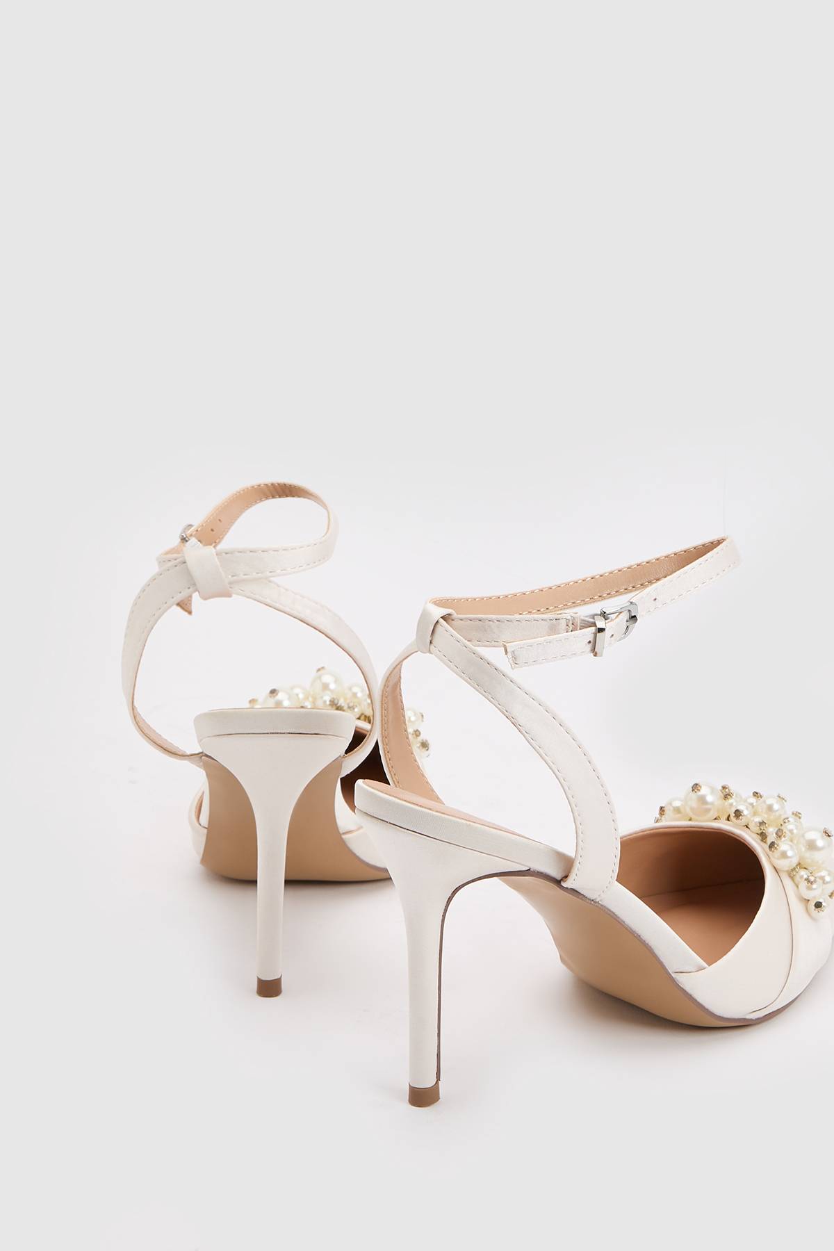 Coast Chaussures De Mariée Hollie À Talon Aiguille Haut En Satin Avec Détail De Perles Et Bride Arrière Avec Semelle Confort