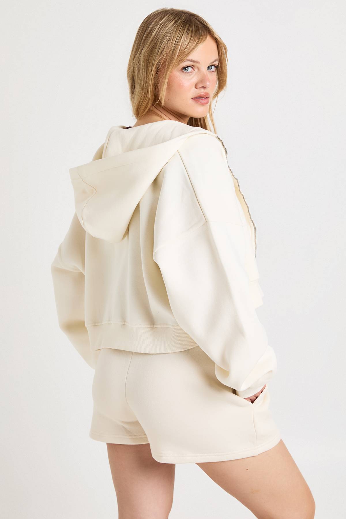 boohoo Short Molletonné Taille Haute Petite Avec Cordon De Serrage Interne