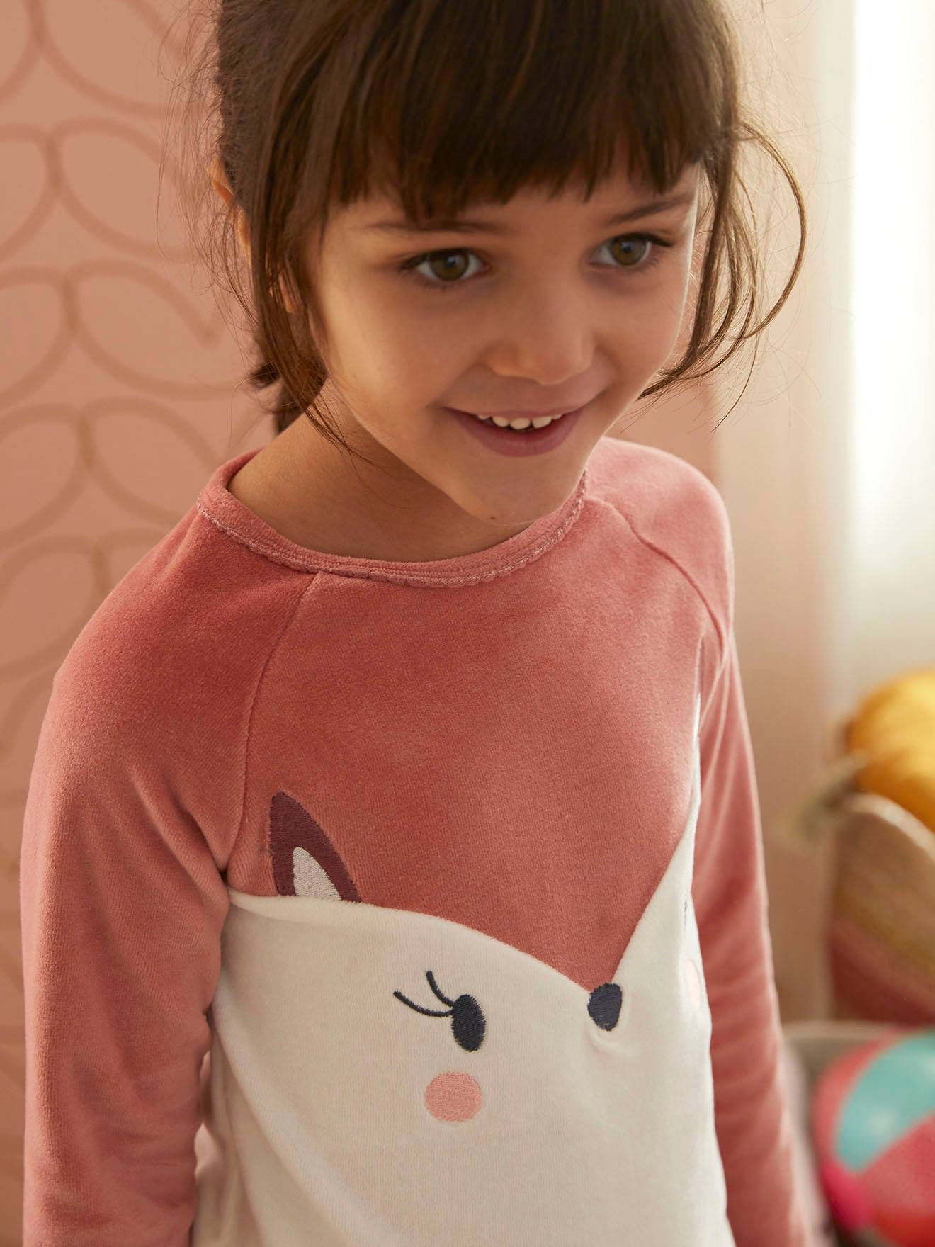 Pijama de veludo com estampa de raposa para meninas, rosa escuro liso com motivos.