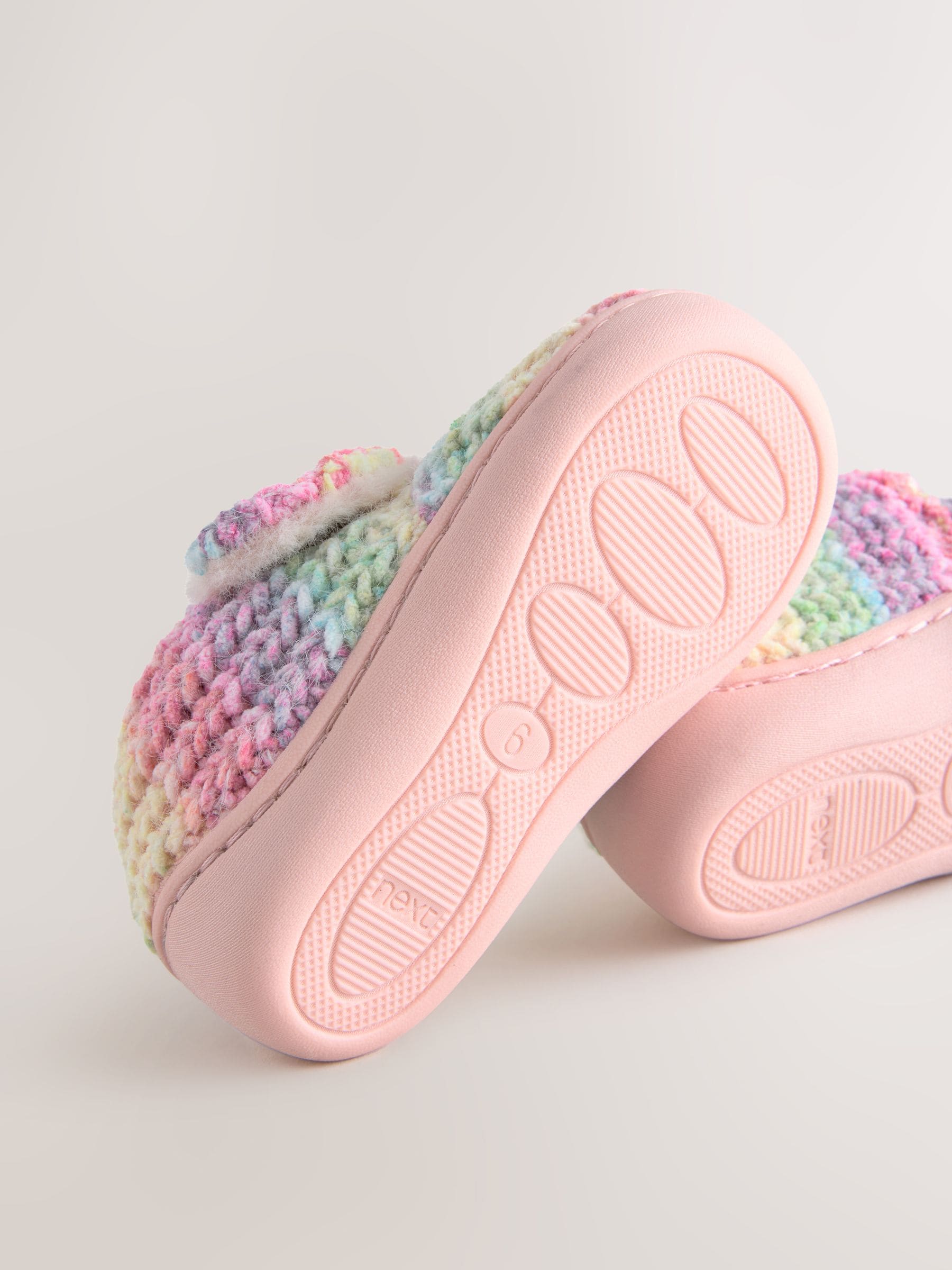 Meerkleurige gebreide regenboog - Gezellige pantoffels met voering en omgevende zool