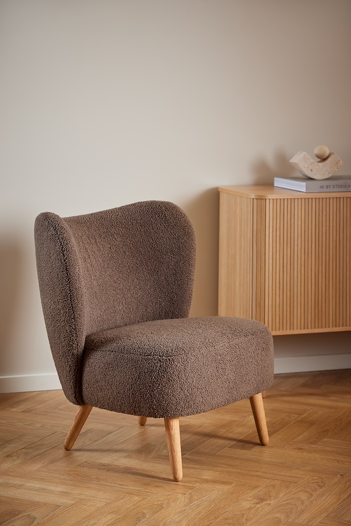 Elmont hvilestol Tekstil Orson 80 Brown med oljet eik ben. Pocket fjær