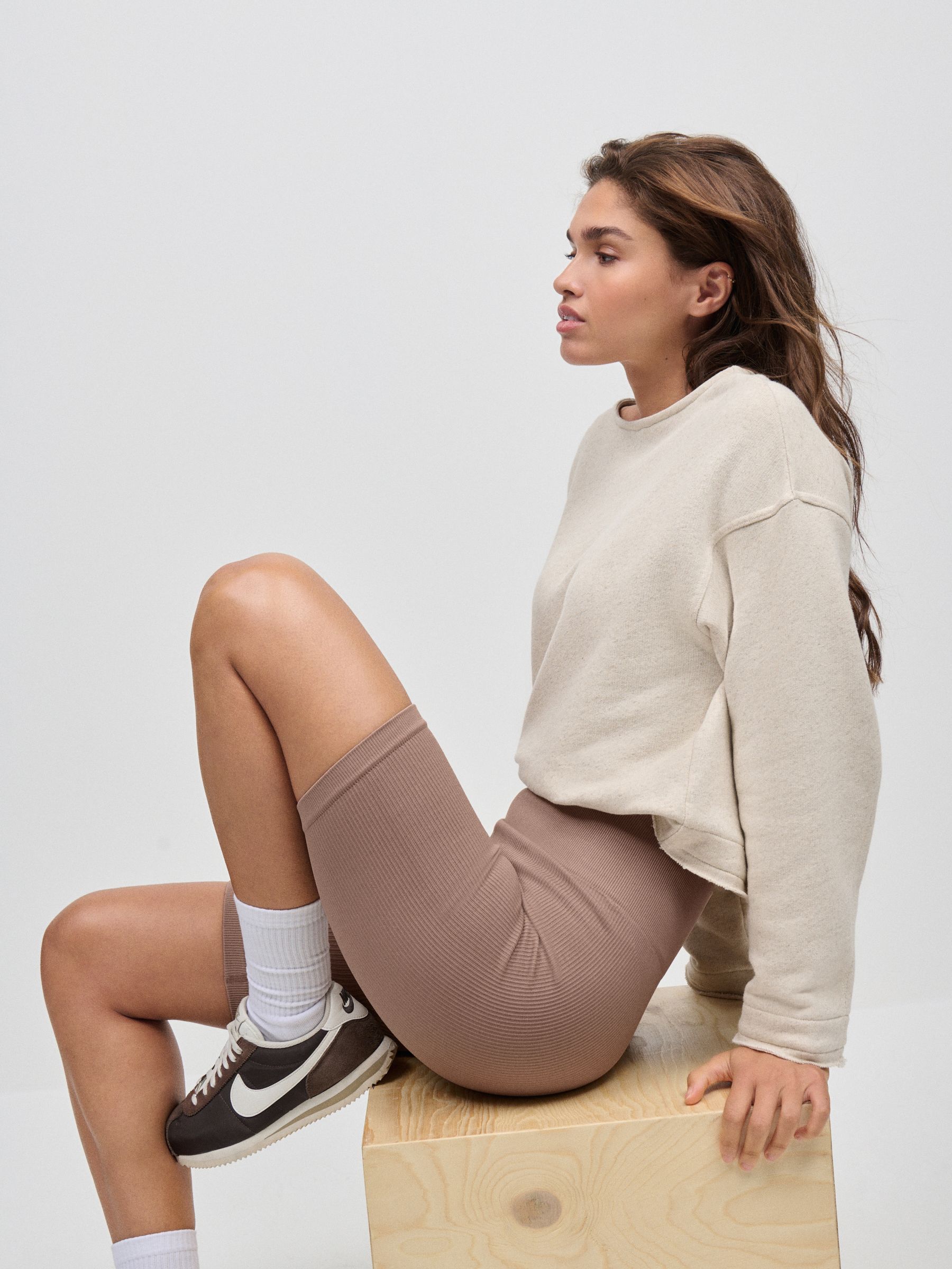 Neutraal - Geribbelde fietsshort met hoge taille