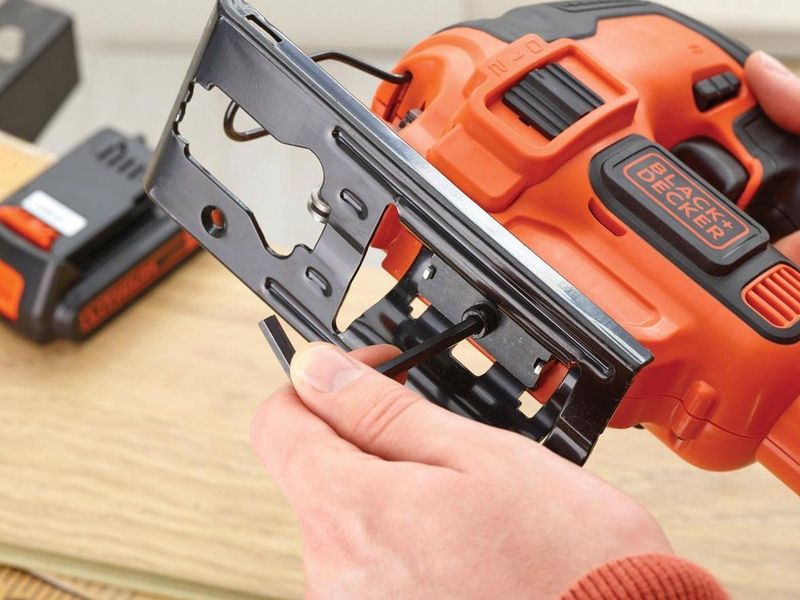 BLACK+DECKER BDCJS18N-XJ - Pendeldecoupeerzaag - Naakt - Voor Hout, Kunststof, Metaal