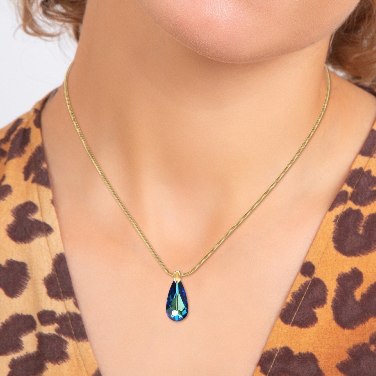 Collier orné de cristaux scintillants par SC Bohème Paris