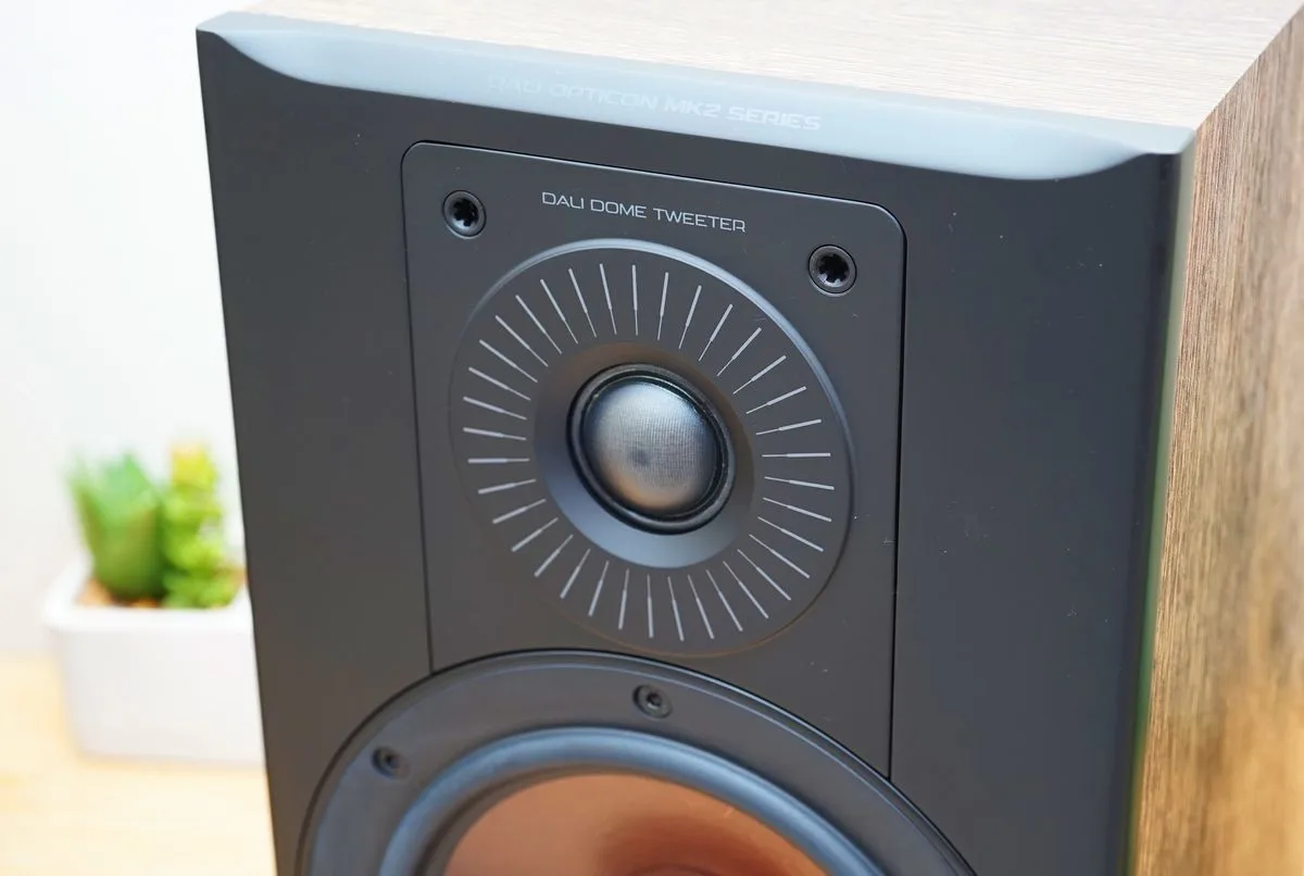 Dali Opticon 2 MKII Chêne foncé (la paire) Enceintes bibliothèque
