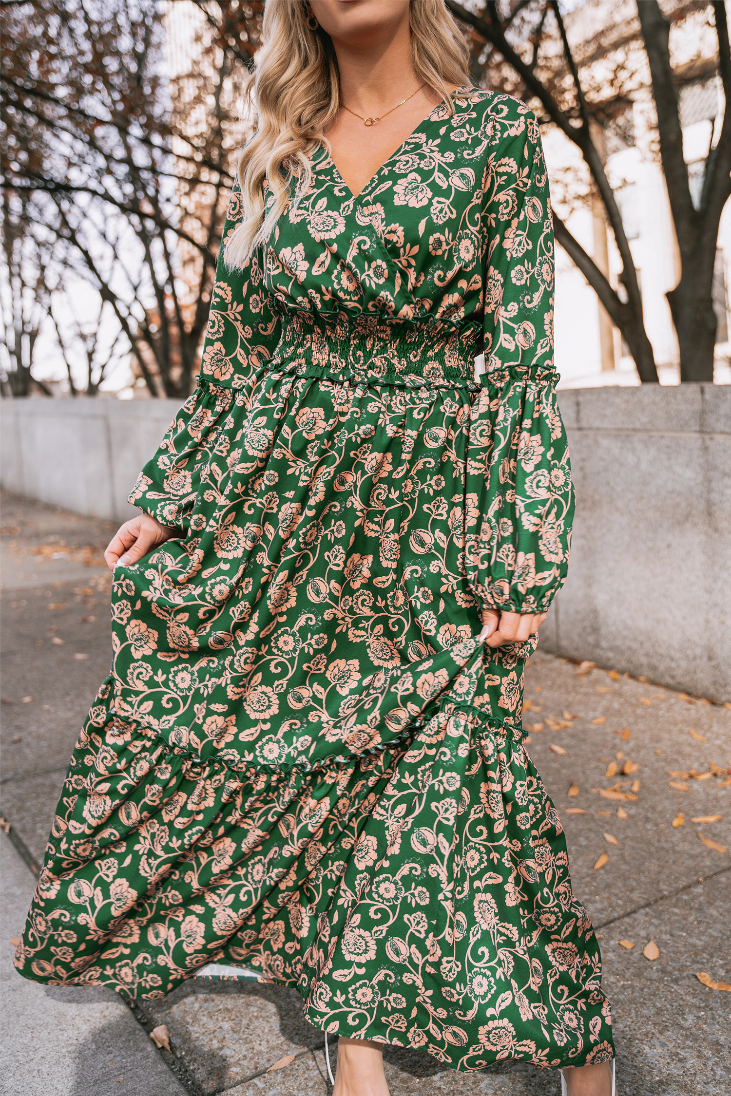 Robe à col surplis et fleurs ruchée