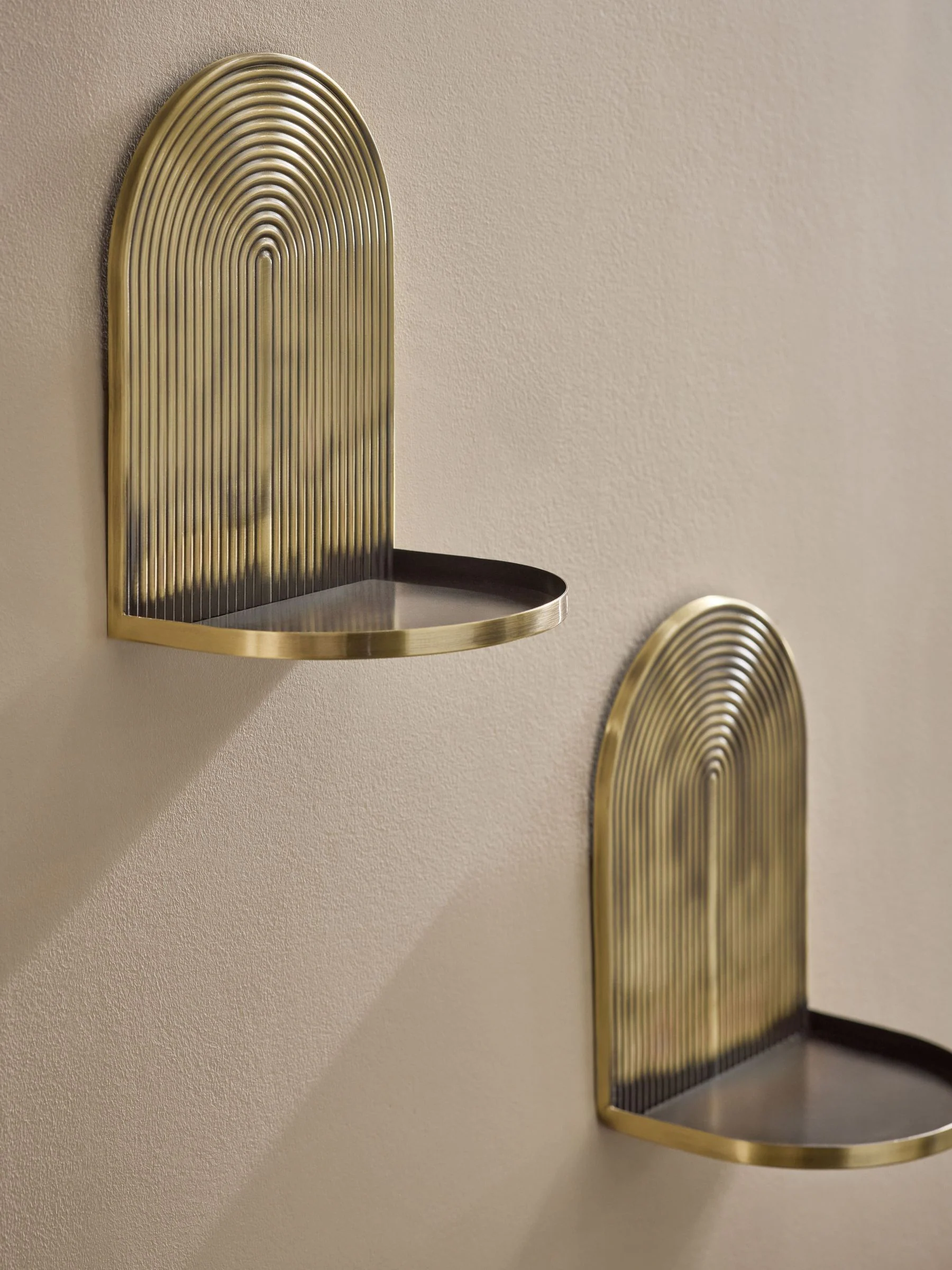 Set of 2 Display Shelves