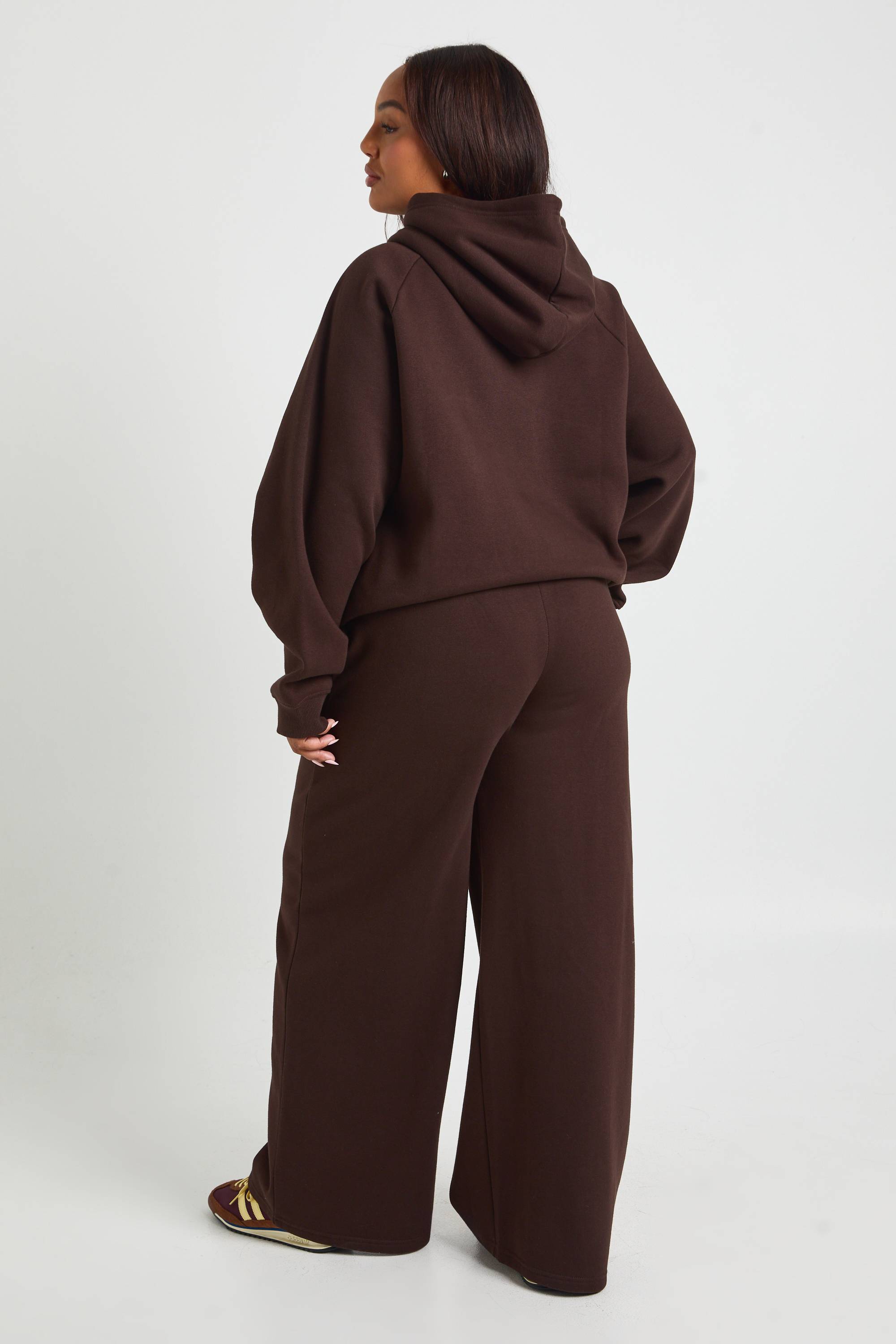 boohoo Plus Core Basique Jogger à jambe droite avec détail pintuck