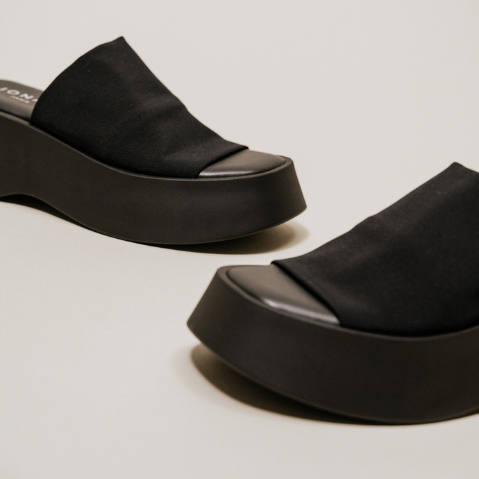 Mules à bouts ouverts  en textile noir