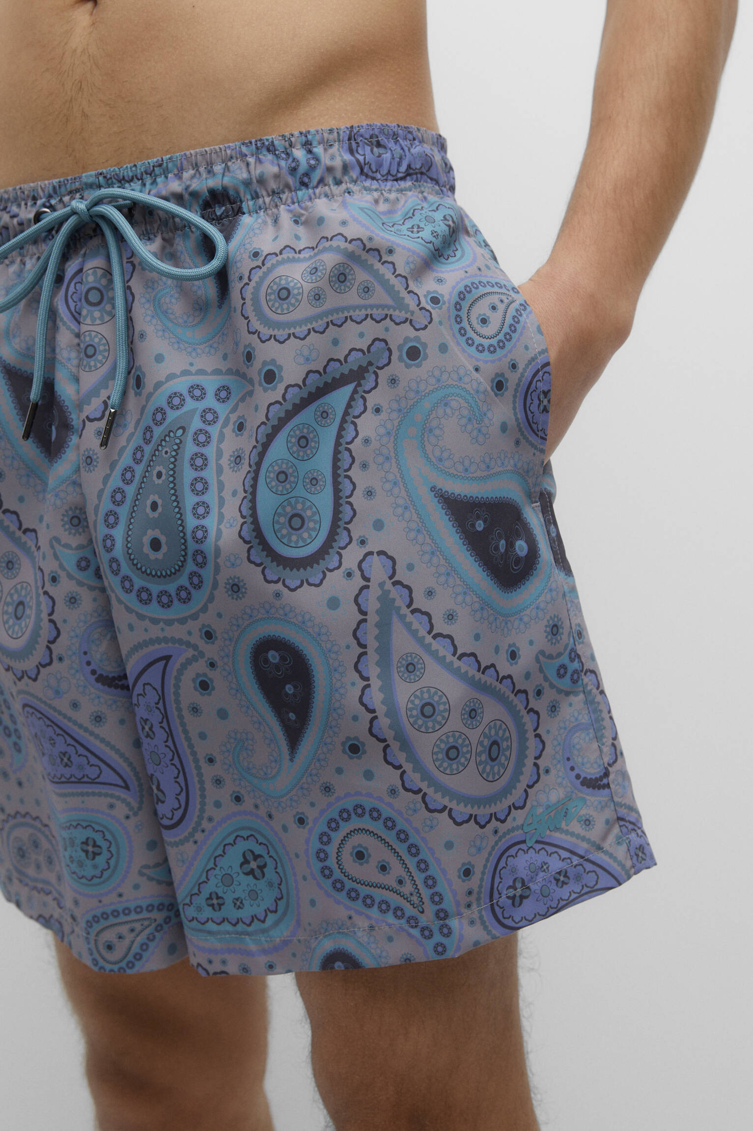 Maiô curto com estampa paisley - azul