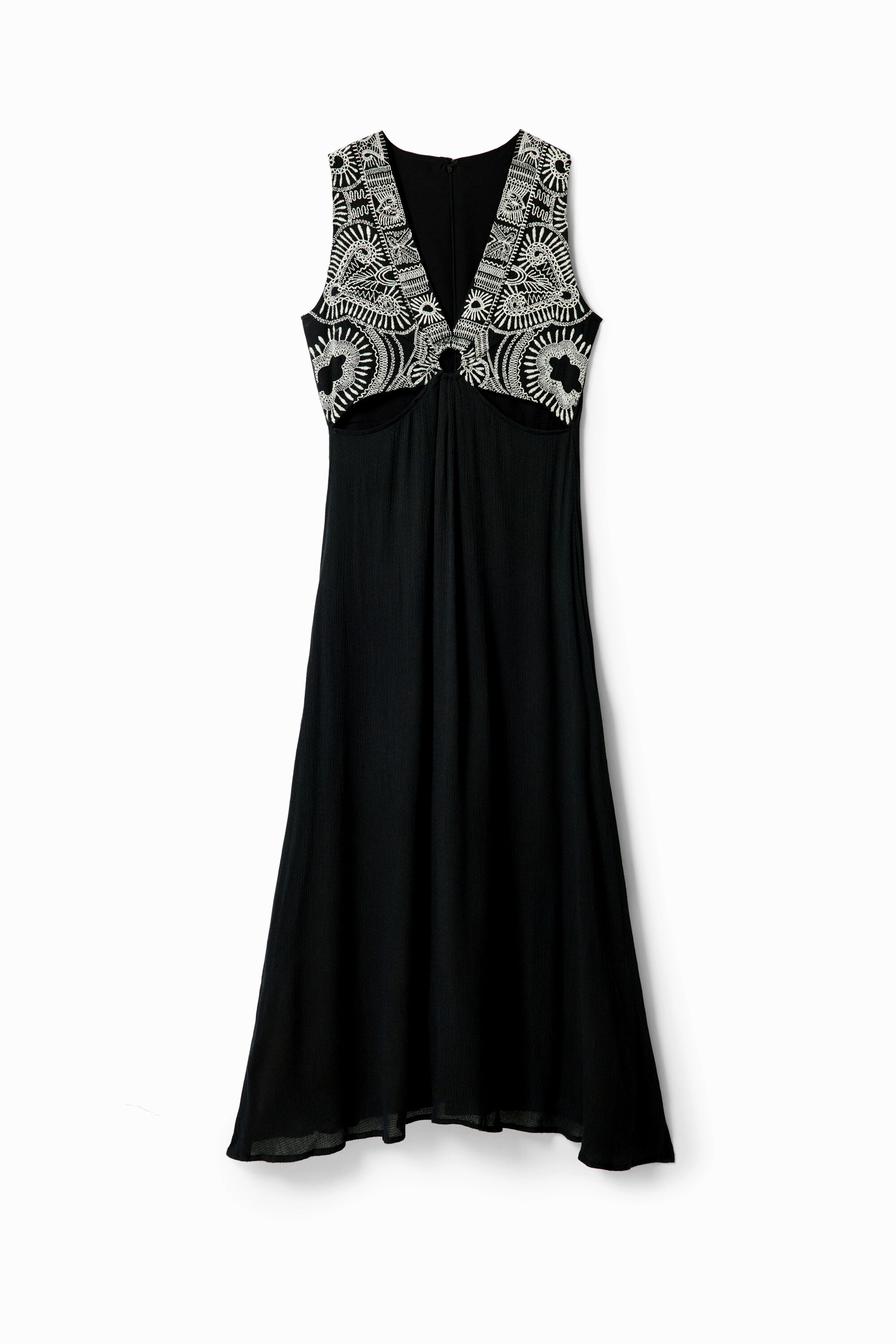 Robe longue brodée découpes