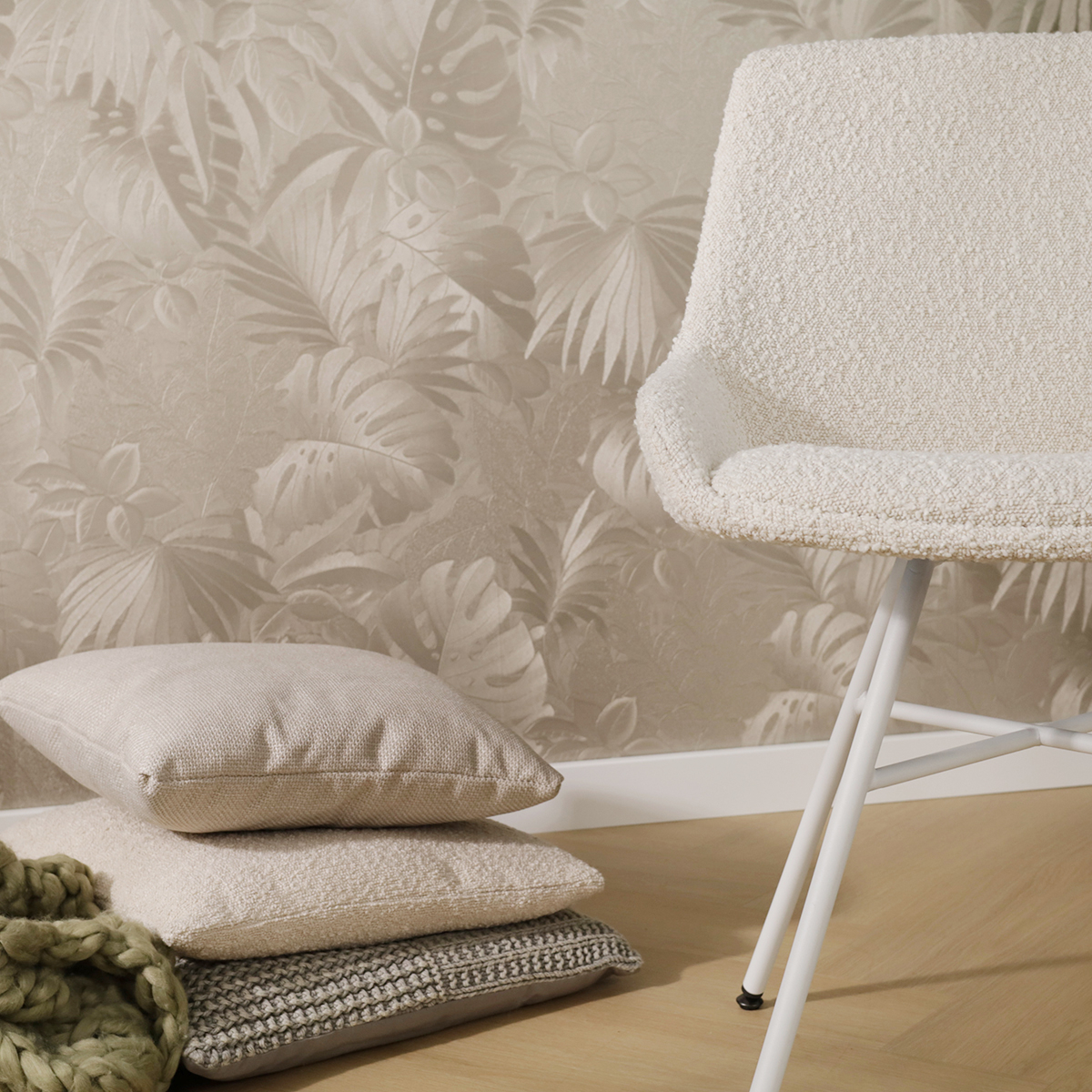 Eetkamerstoel Noa-Isa bouclé beige - wit onderstel