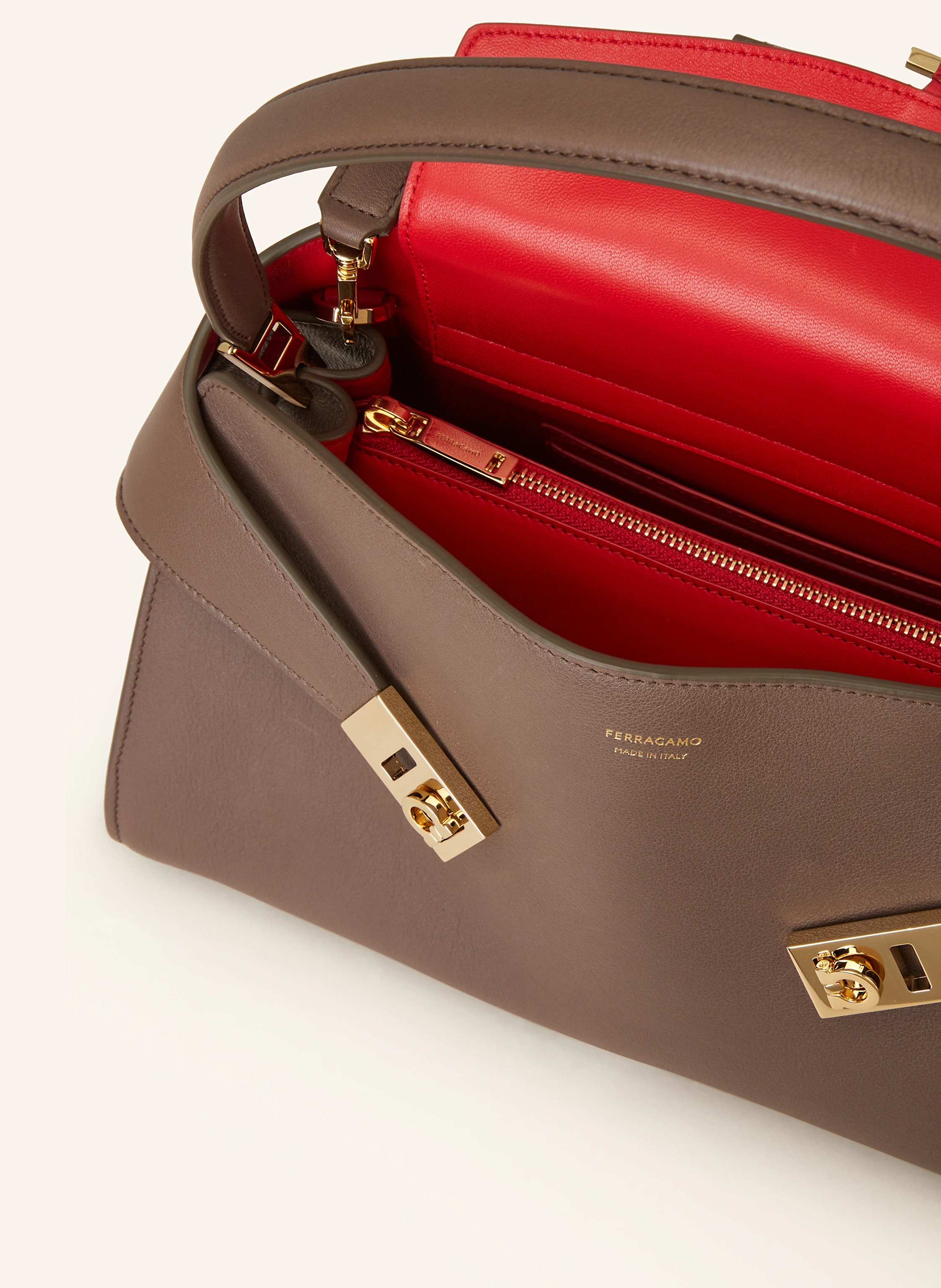 FERRAGAMO Schultertasche HUG