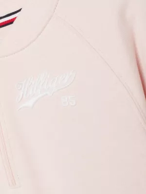 Vestido suéter com logo universitário em estilo cursivo