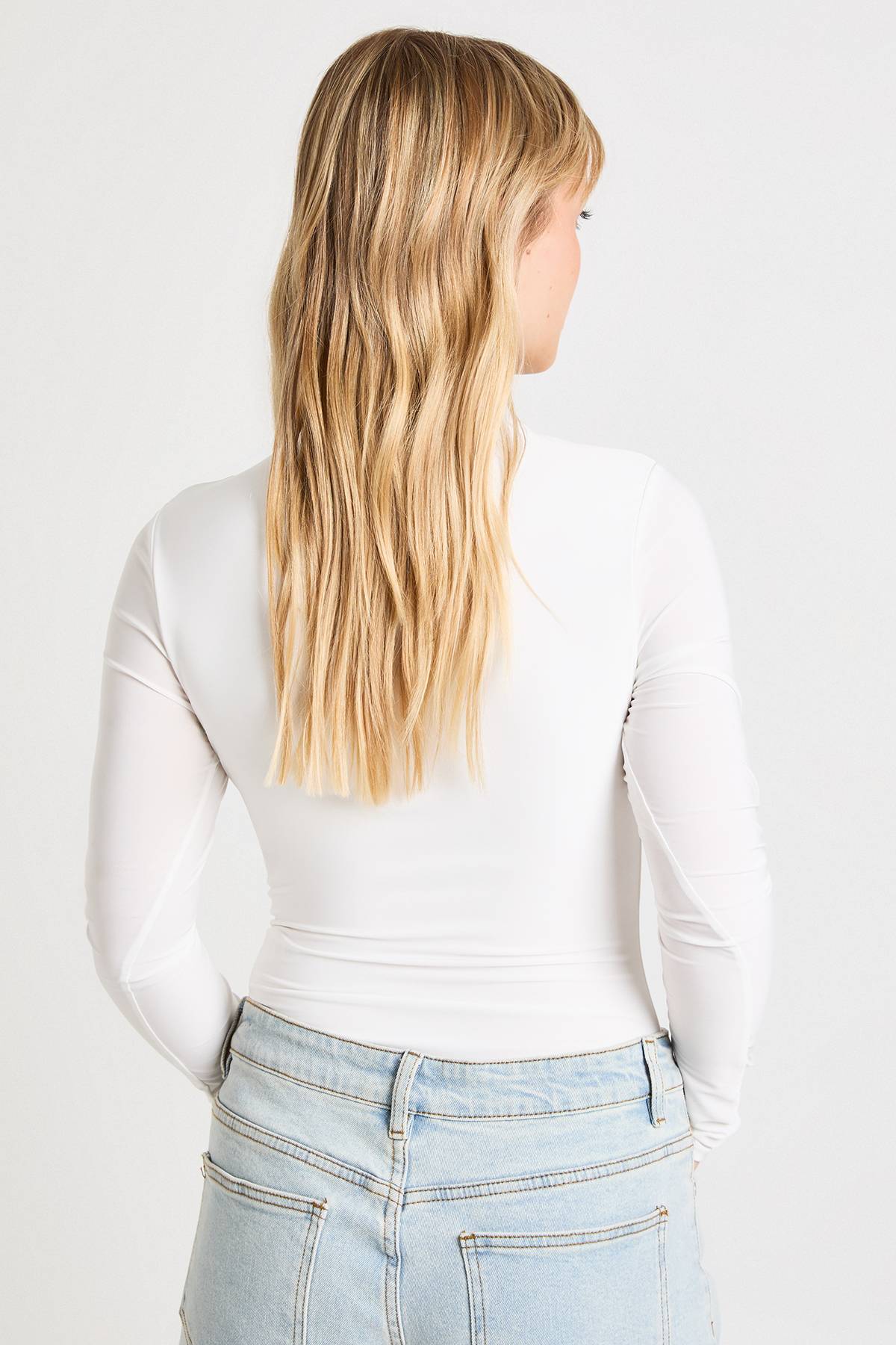 boohoo Body Petite À Manches Longues Et Col Rond En Tissu Slinky Double Épaisseur