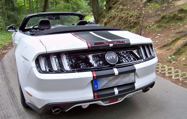 Ford Mustang fahren in Schweinfurt schenken