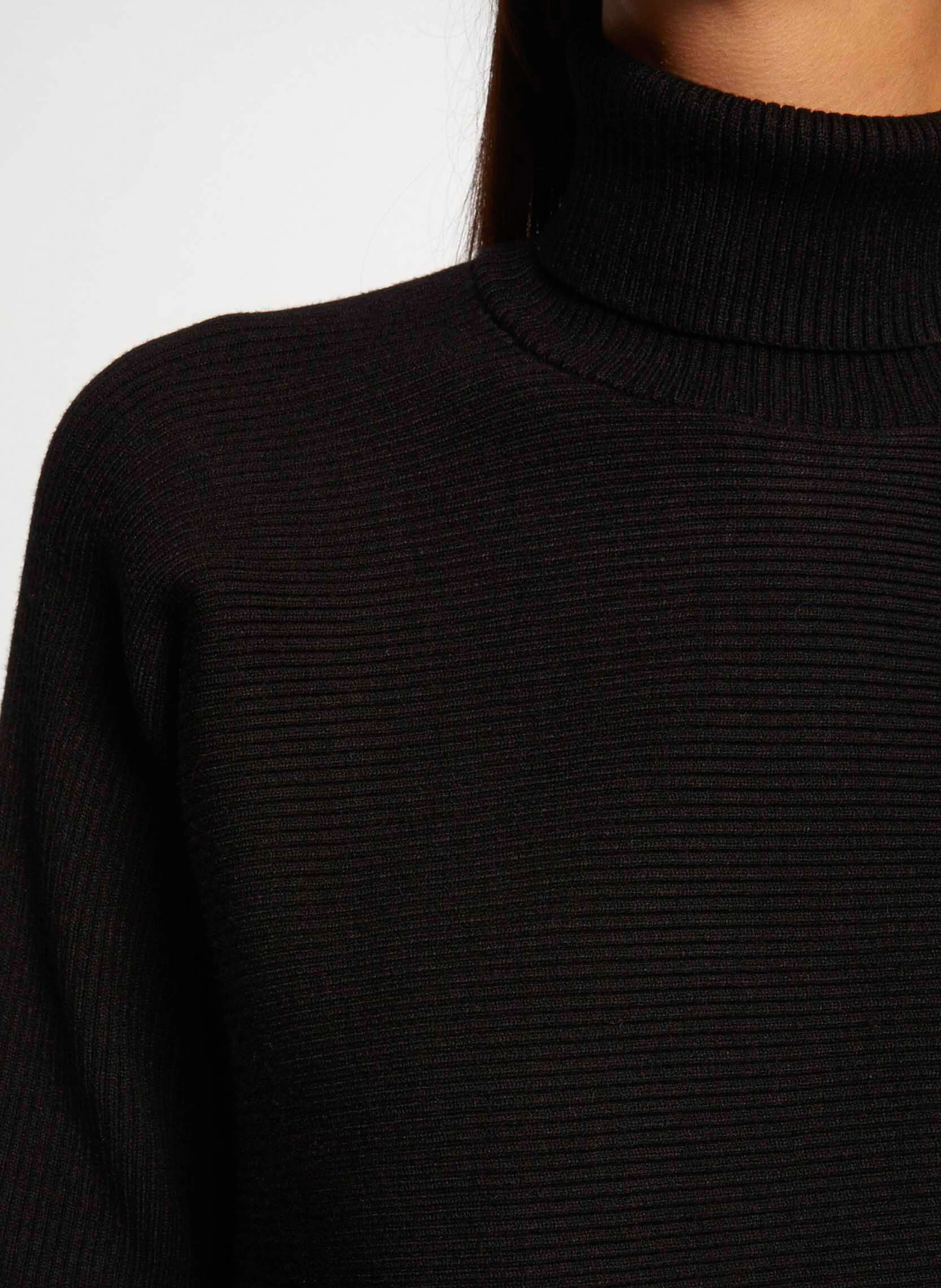 MISS - Pull court droit col roulé | Noir