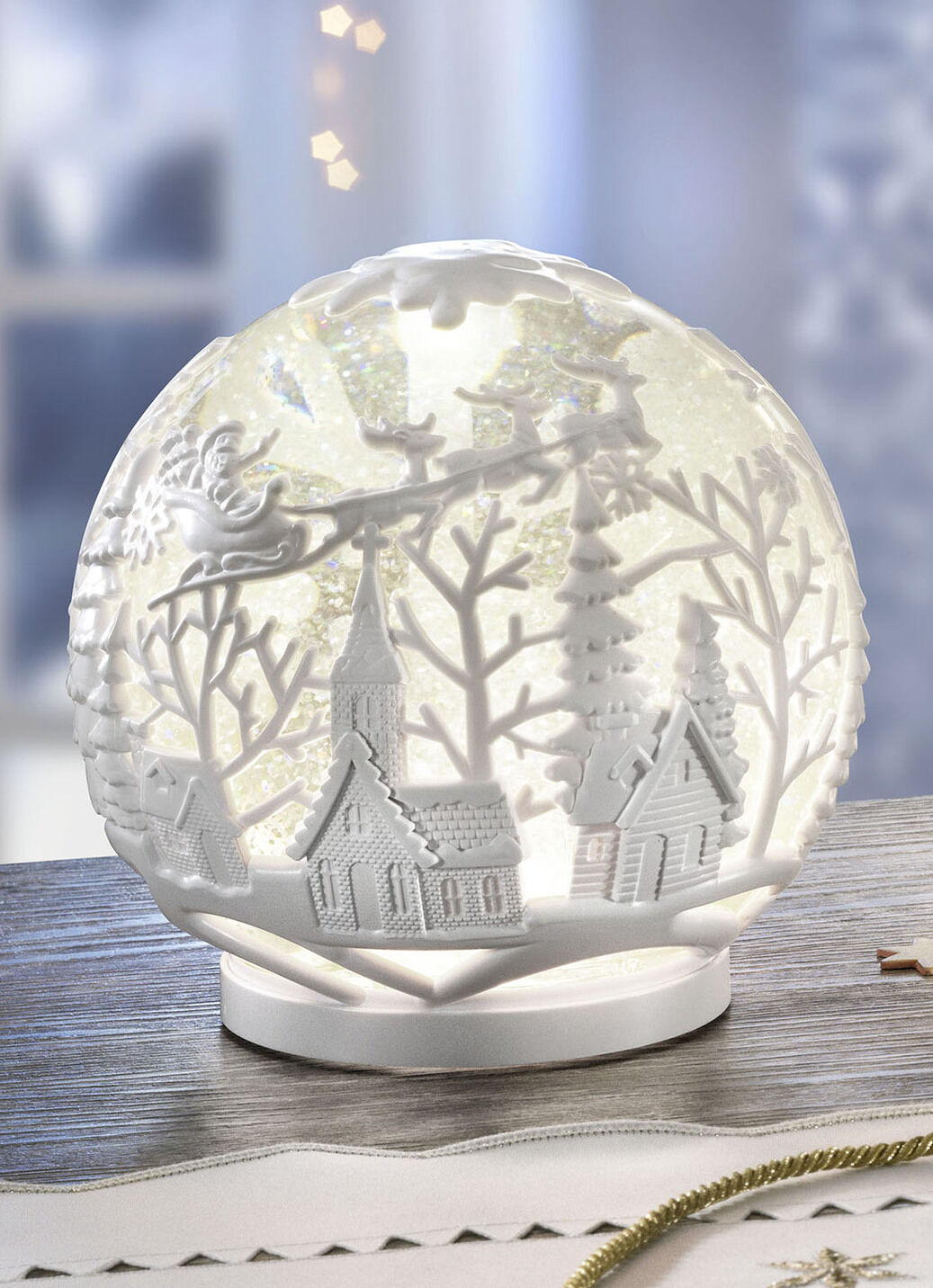 Batteriebetriebene LED-Schneekugel mit automatischem Schneefall