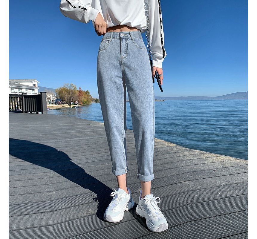 Crochaletin - High-Waist Washed Cropped Tapered Jeans