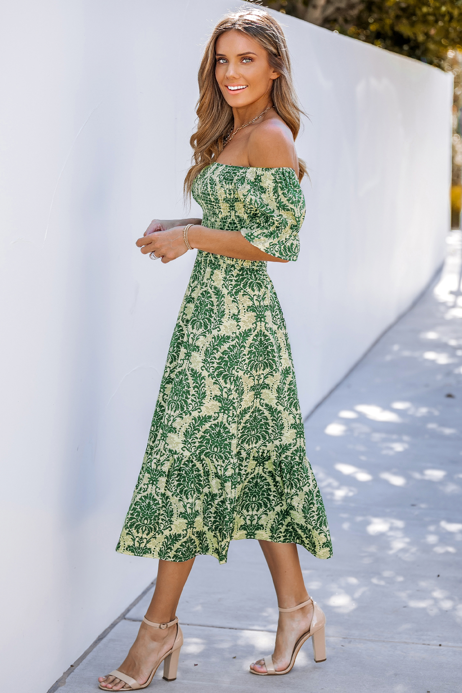 Robe midi à épaules dénudées et smocks