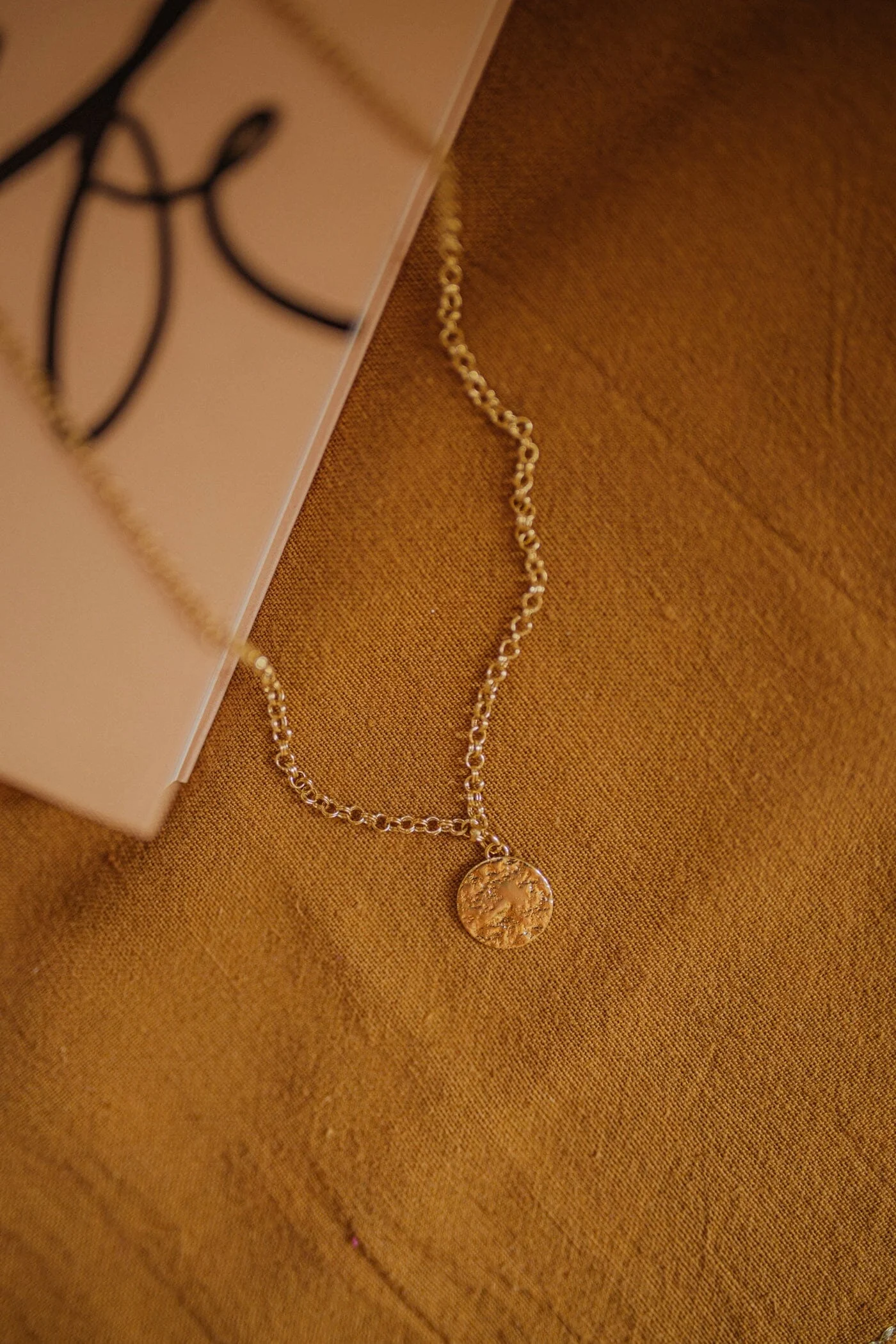 HESTIA - Collier rond martelé plaqué argent | Doré