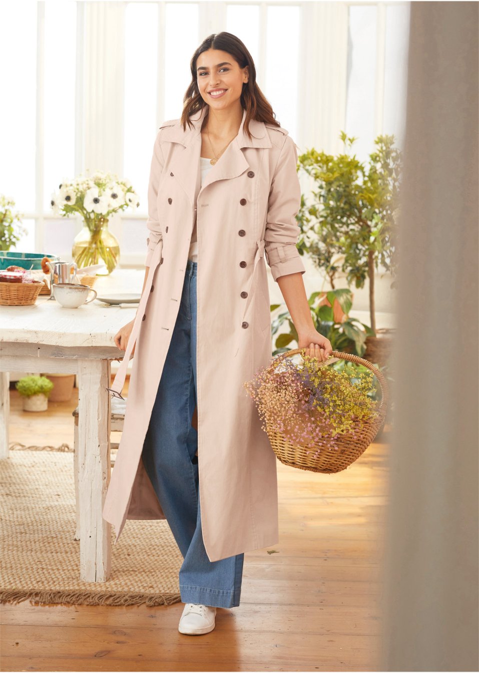 Trench-coat long ceinturé à la taille