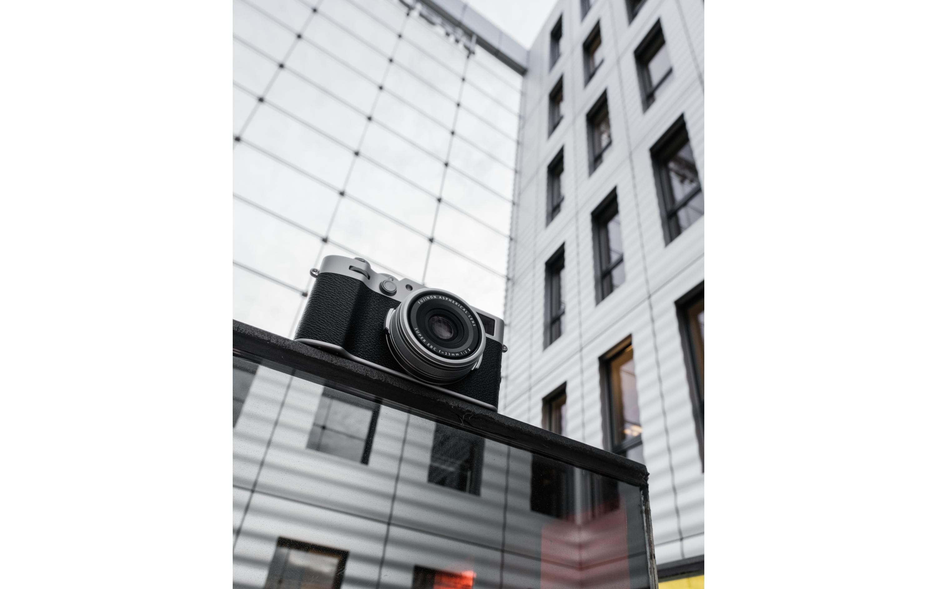 Fotokamera X100VI Silber<br>Kompakte Digitalkamera mit anspruchsvollem Design und intuitiver Bedienbarkeit