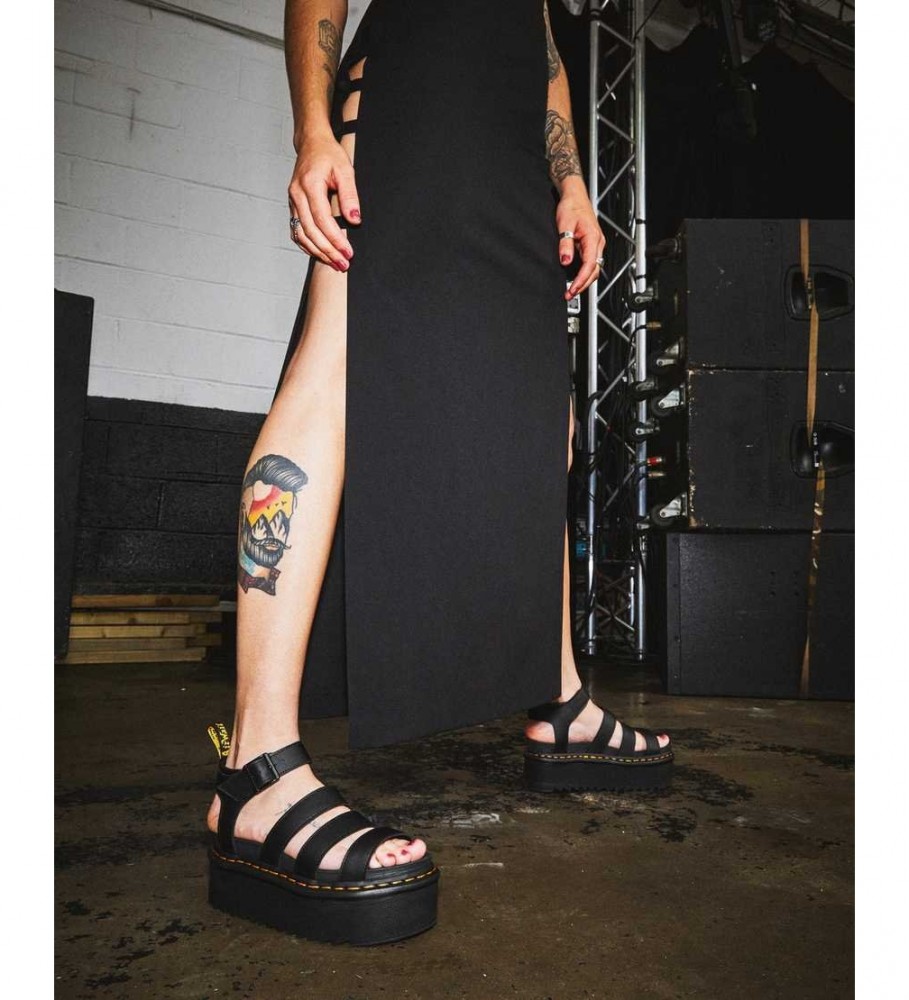 Sandálias Dr. Martens Blaire em couro preto - Plataforma de 6 cm -