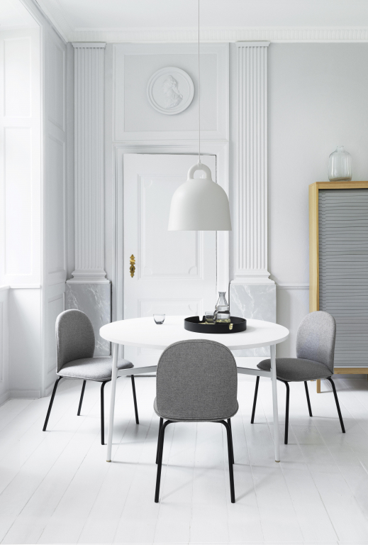 Normann Copenhagen Ace stoel zwart gepoedercoat onderstel Synergy