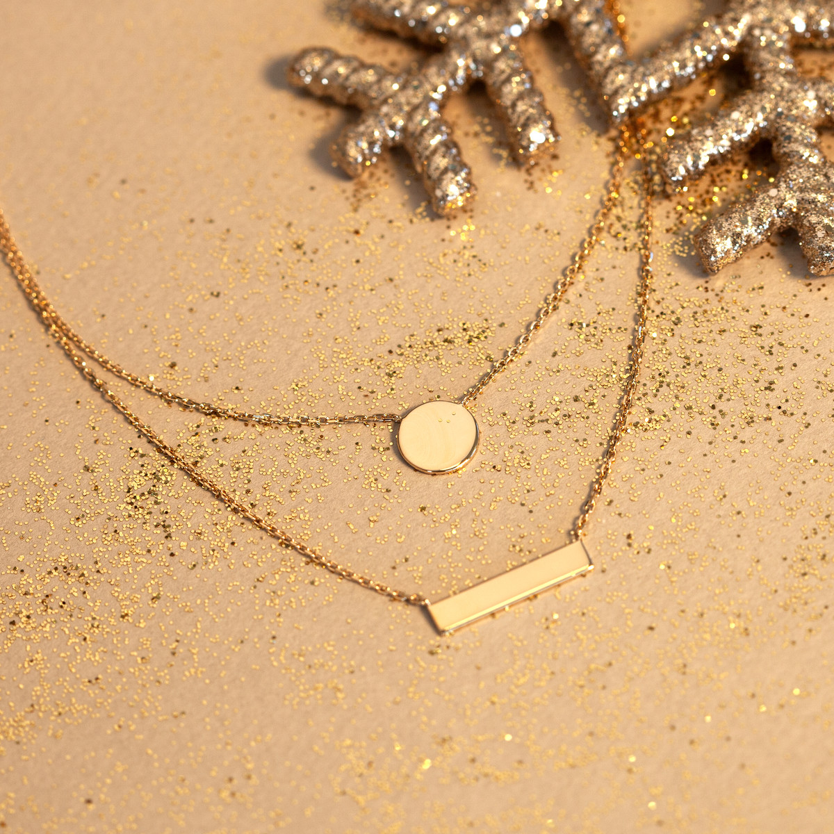 Collier plaqué or double rang médailles ronde et rectangle 45 cm
