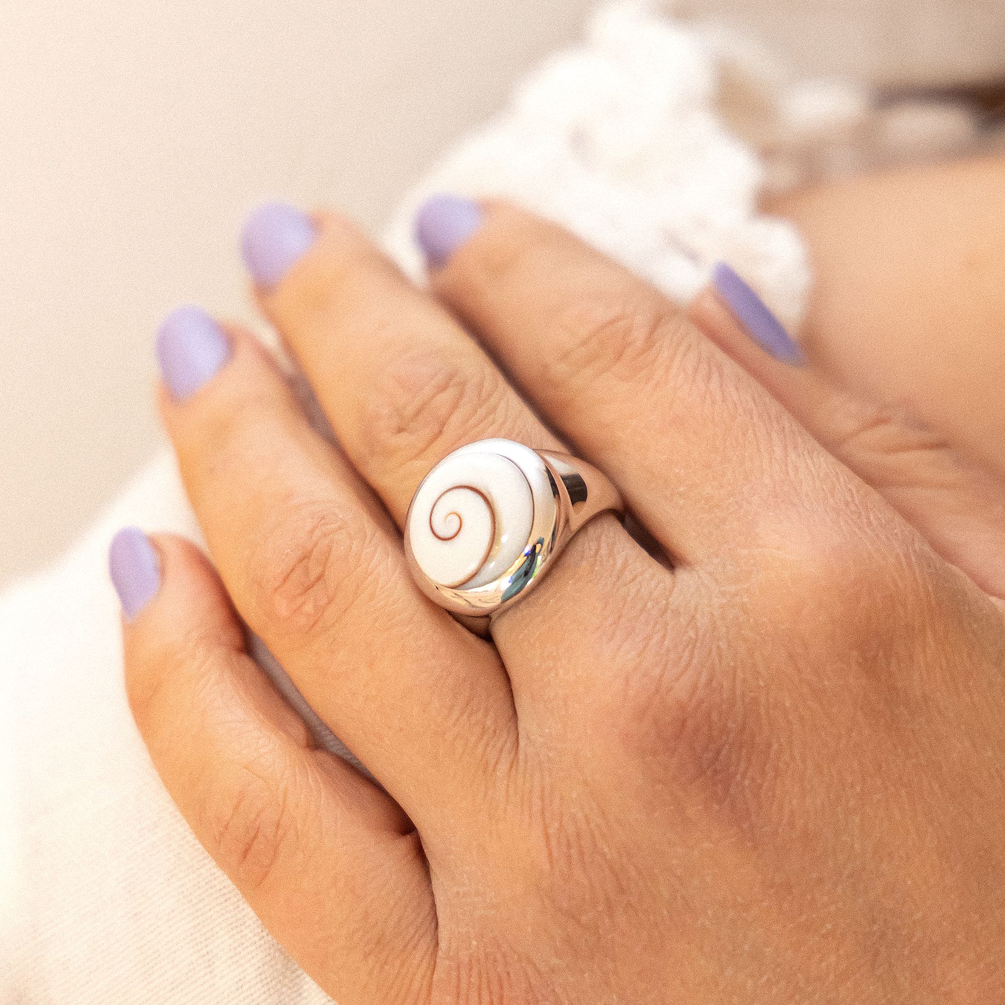 Zeeme Pearls Ring Silber 925 rhodiniert mit weißer Muschel