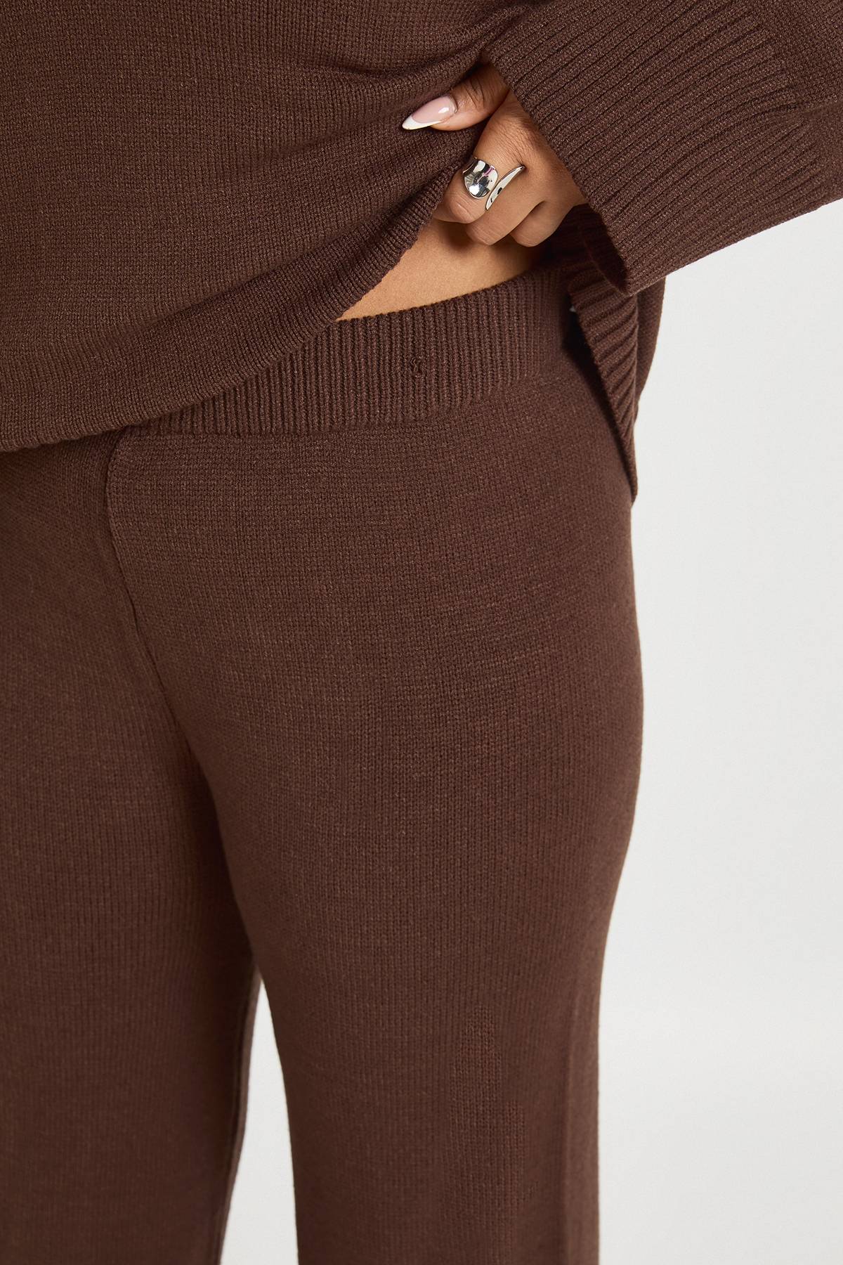 boohoo Ensemble Grande Taille synthétiquell à Col Boutonné et Pantalon Droit Coordonné