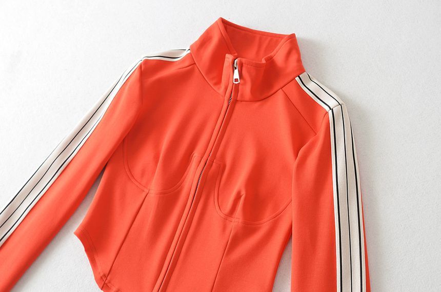 Sundine - Cropped jack met opstaande kraag, gestreept paneel en rits