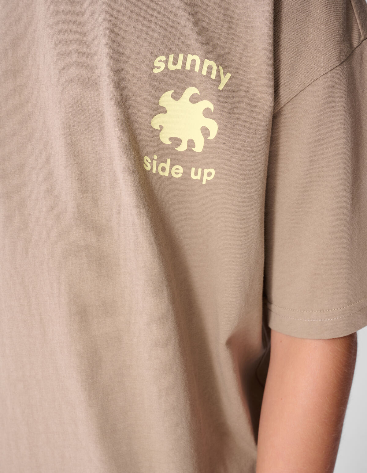 Sunny Side Artwork T-shirt Taupe