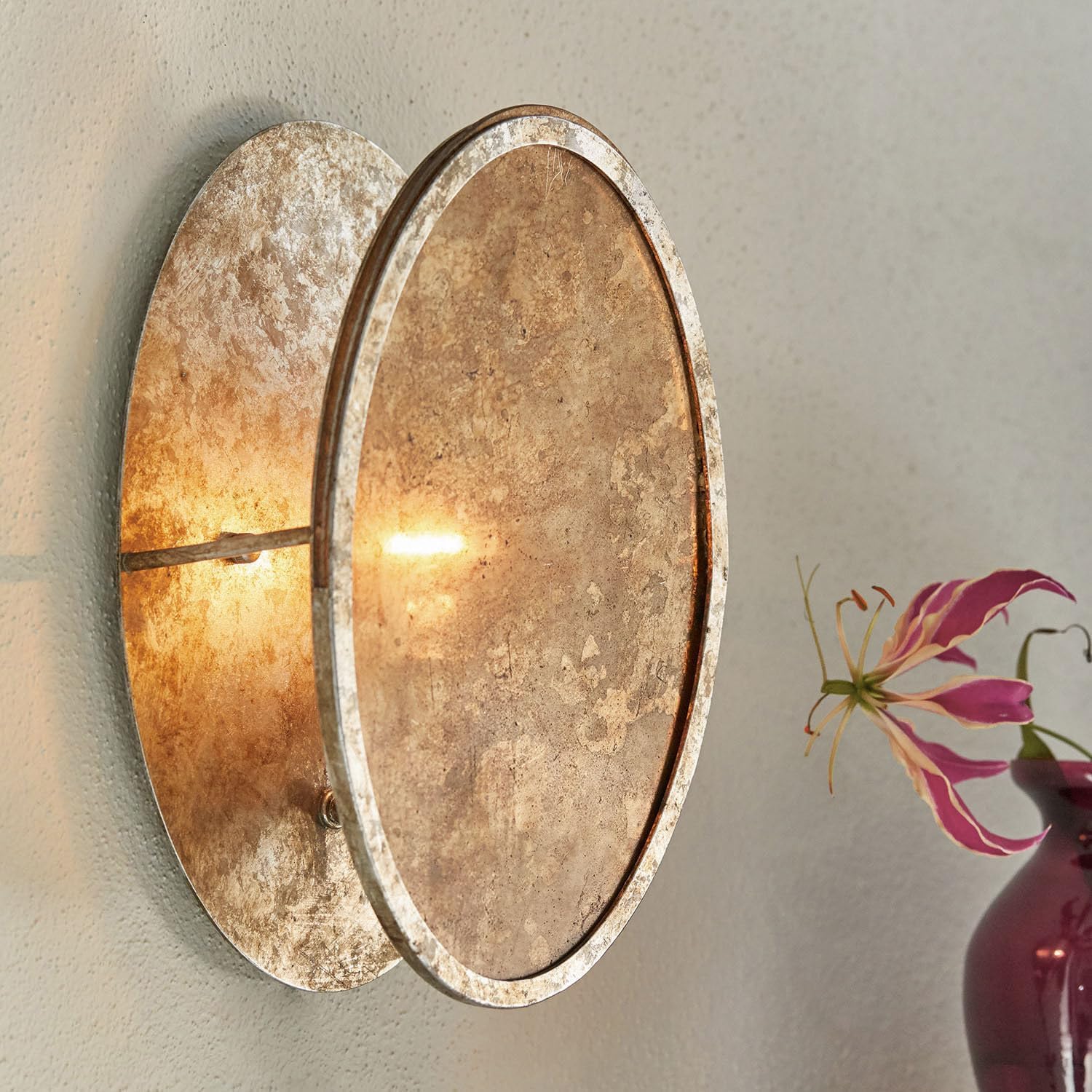 LOBERON Wandlampe Crix, modernes Design mit Charme, Antik-Finish in Rost-Optik, Wandleuchte im Vintage-Look, Wohn-Accessoire, Eisen, Glas, antikgold
