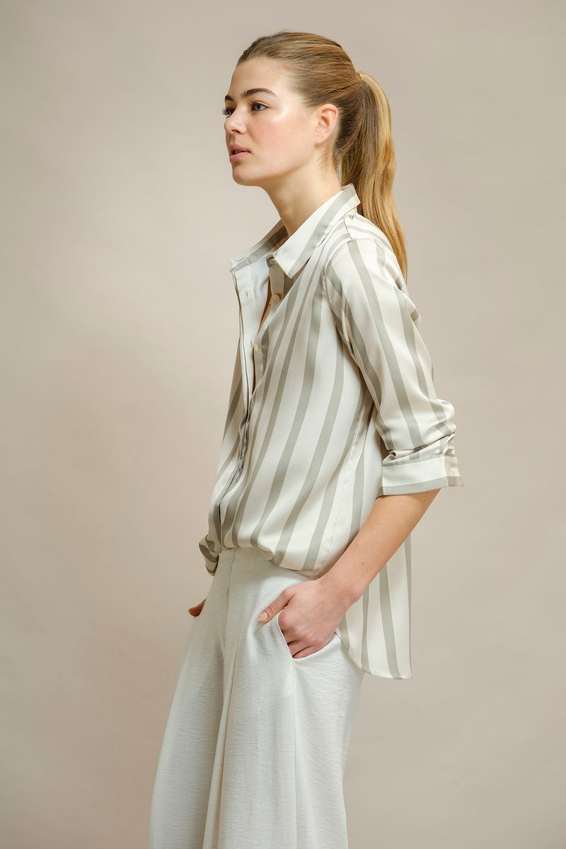 CAMISA FLUIDA COM RISCAS LARGAS