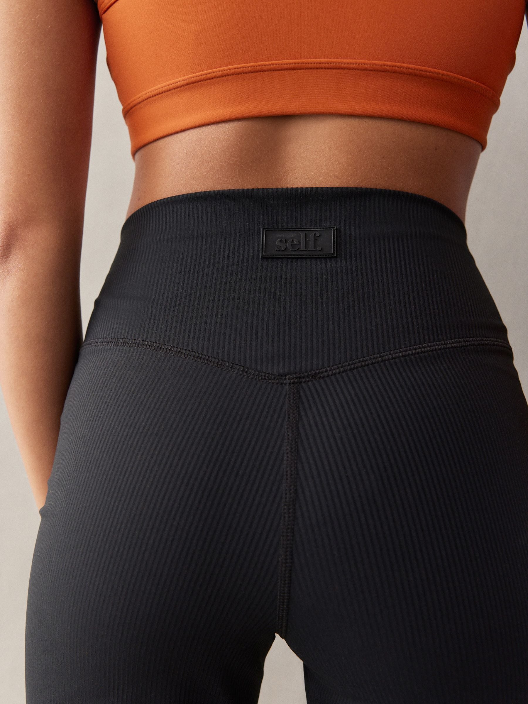 Zwart - self. Geribde wijde legging
