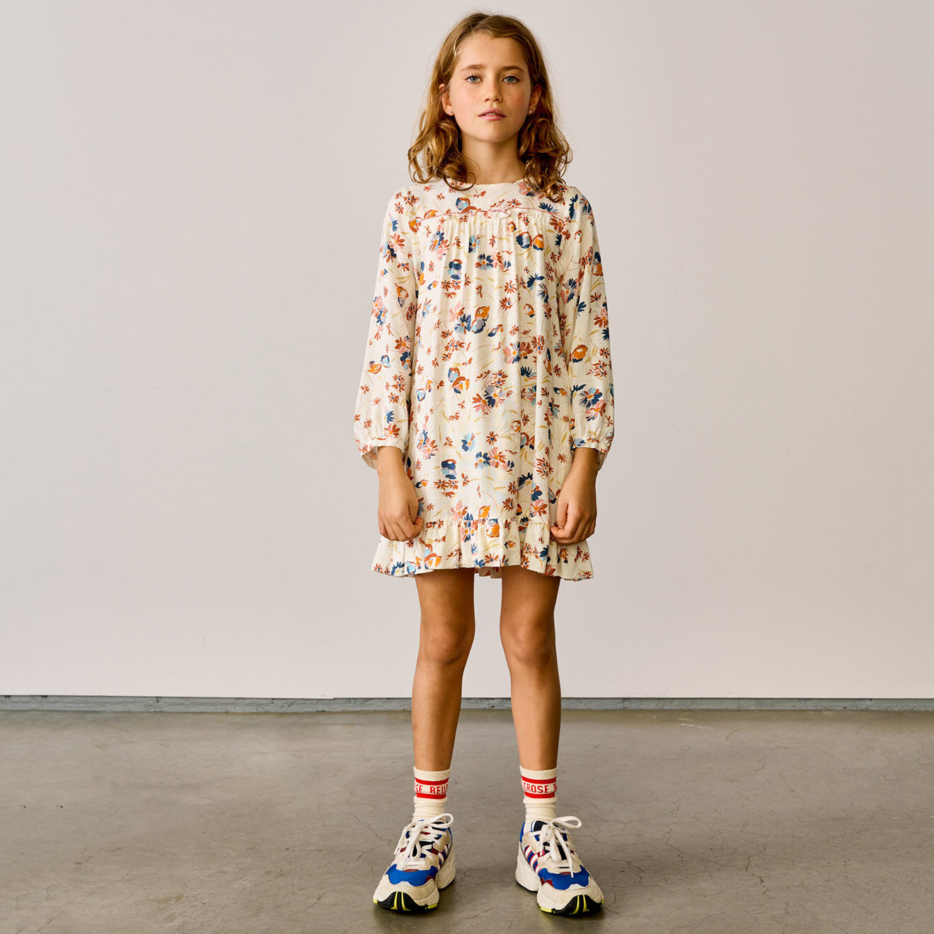 Bellerose Robe courte Pénélope imprimé floral à volant écru/multicolore